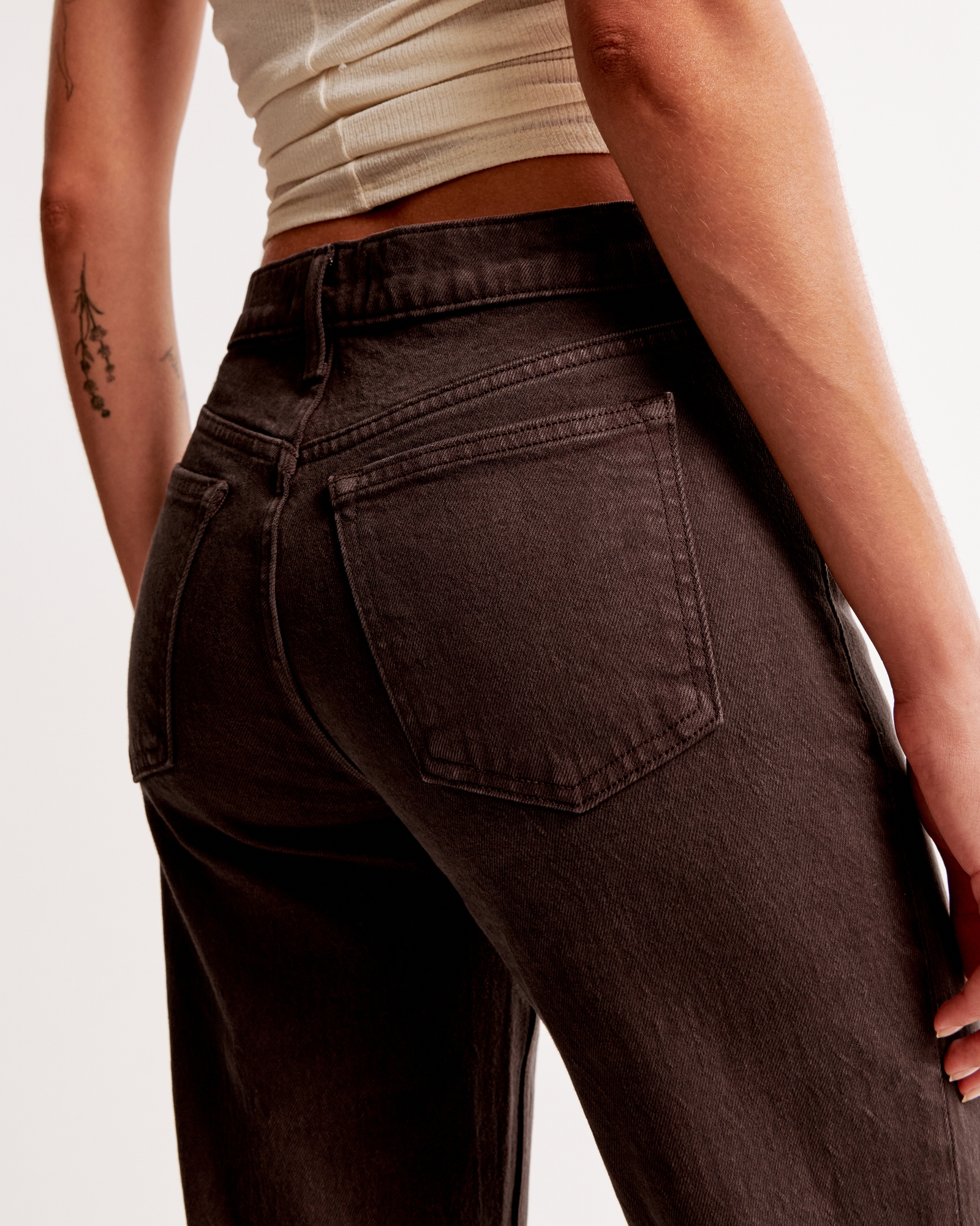 Mid Rise 90s Straight Jean