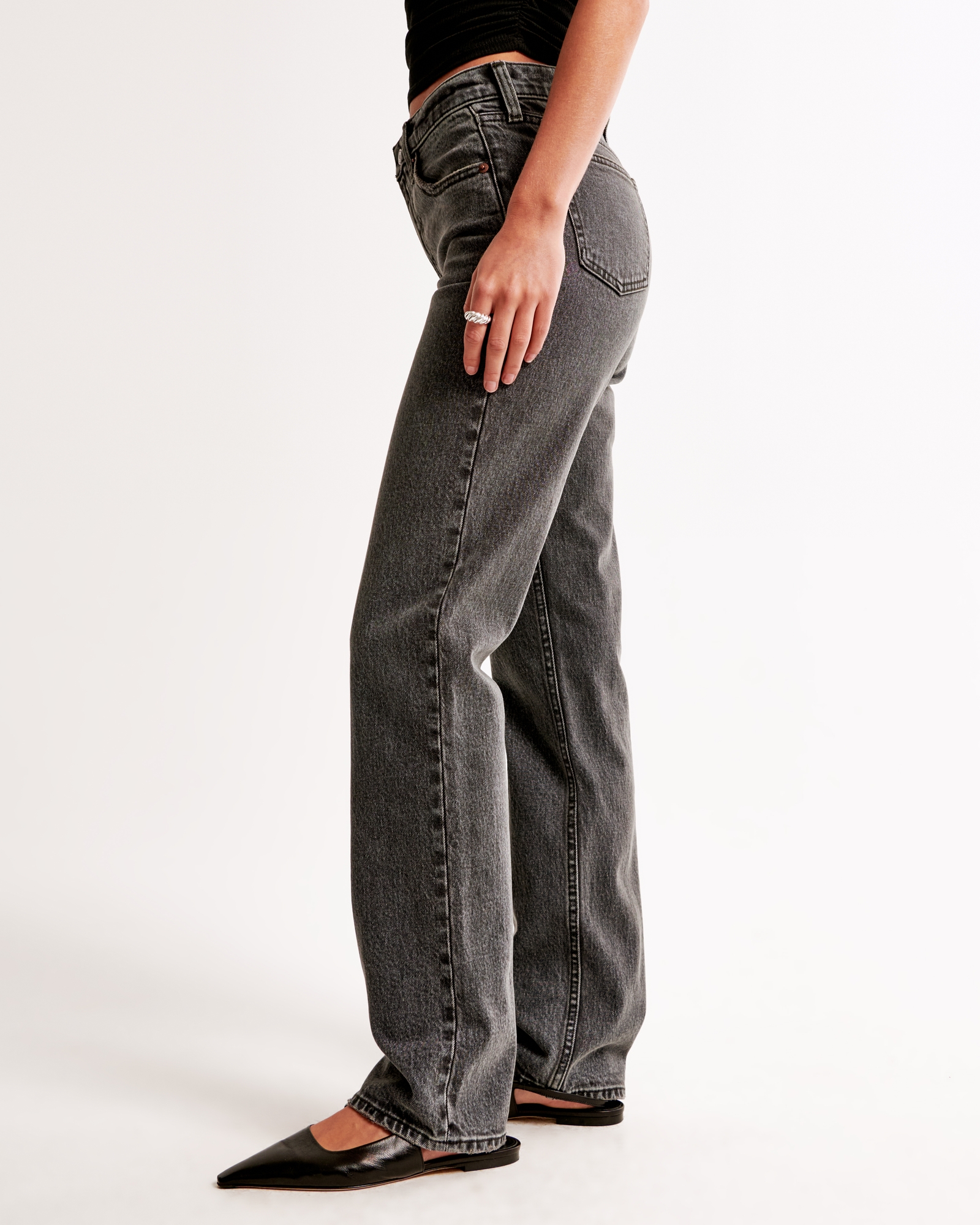 Mid Rise 90s Straight Jean