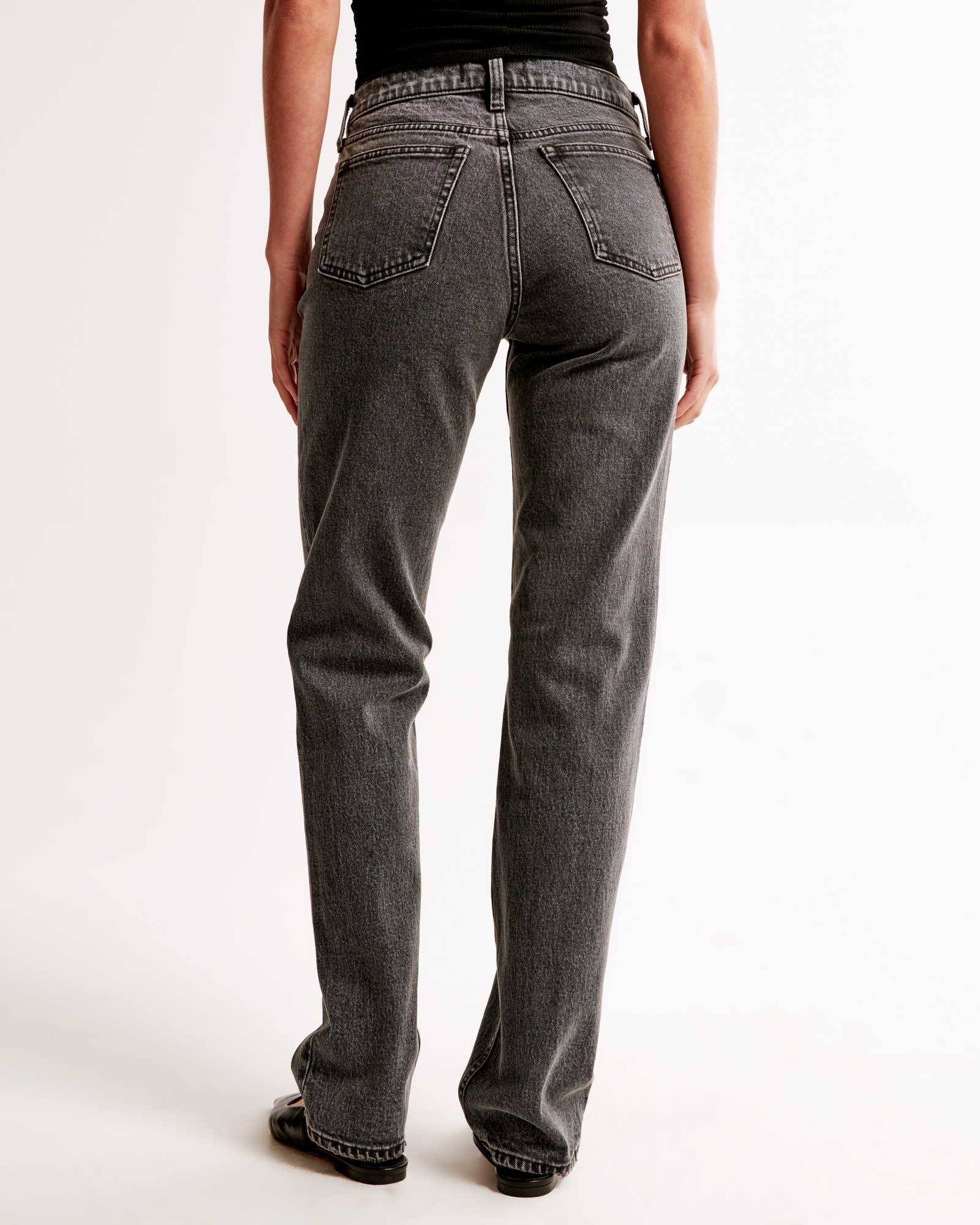 Mid Rise 90s Straight Jean