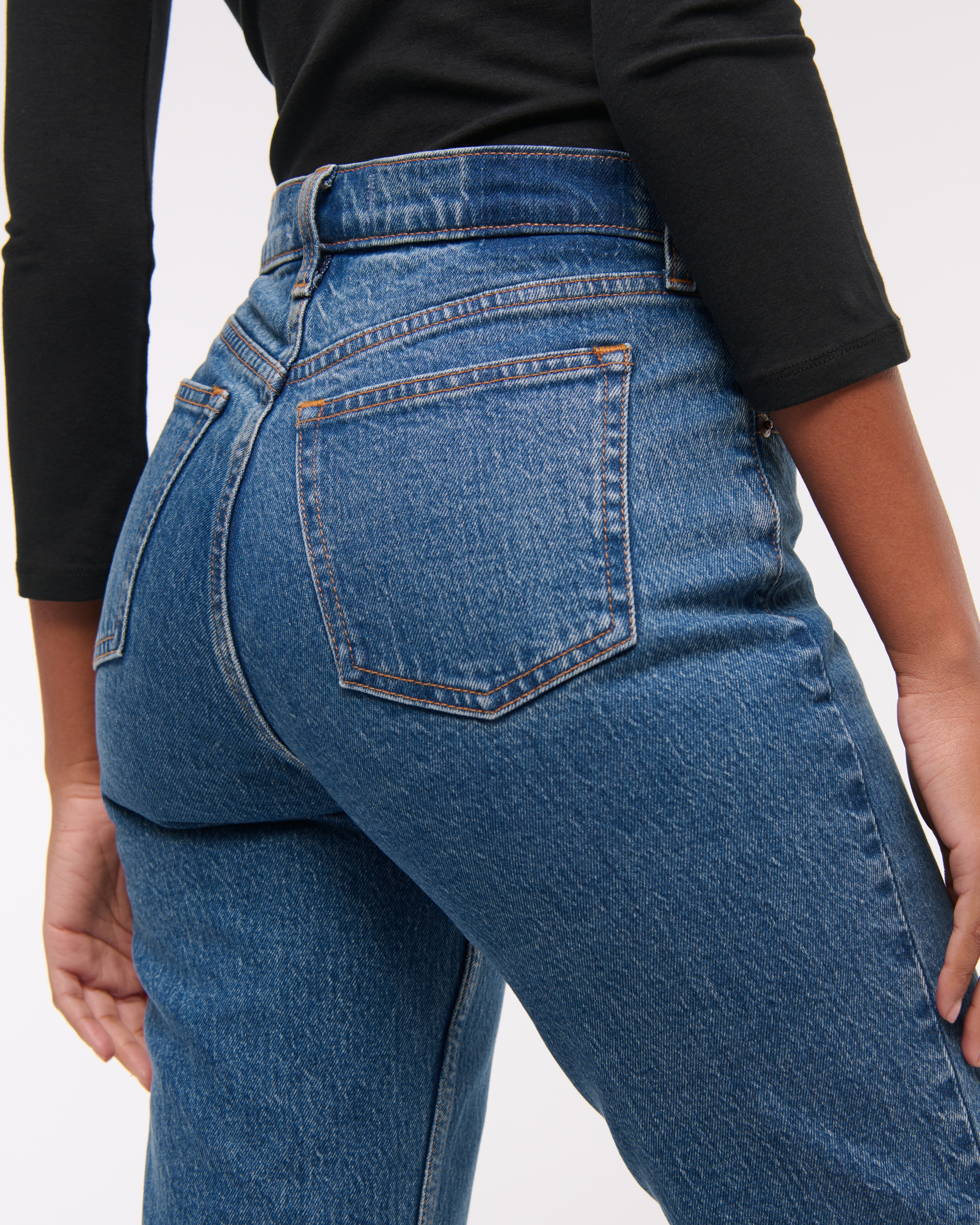 ★ ★ Women's Signature 90s Straight Fit Mid Blue Levi Strauss Signature Women's and Women's Plus Mid Rise