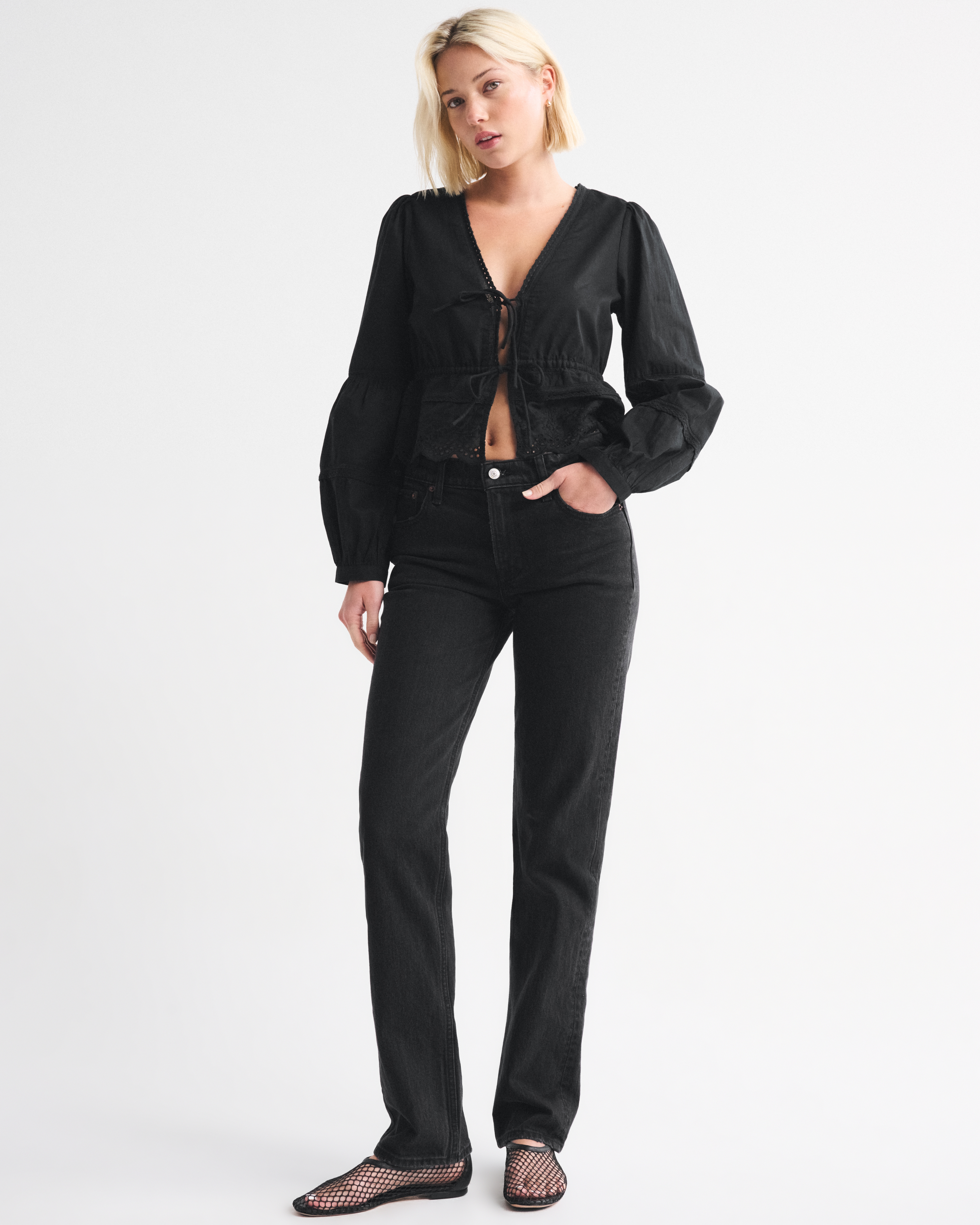 Abercrombie & Fitch Mid Rise 90s Straight Jean In Black