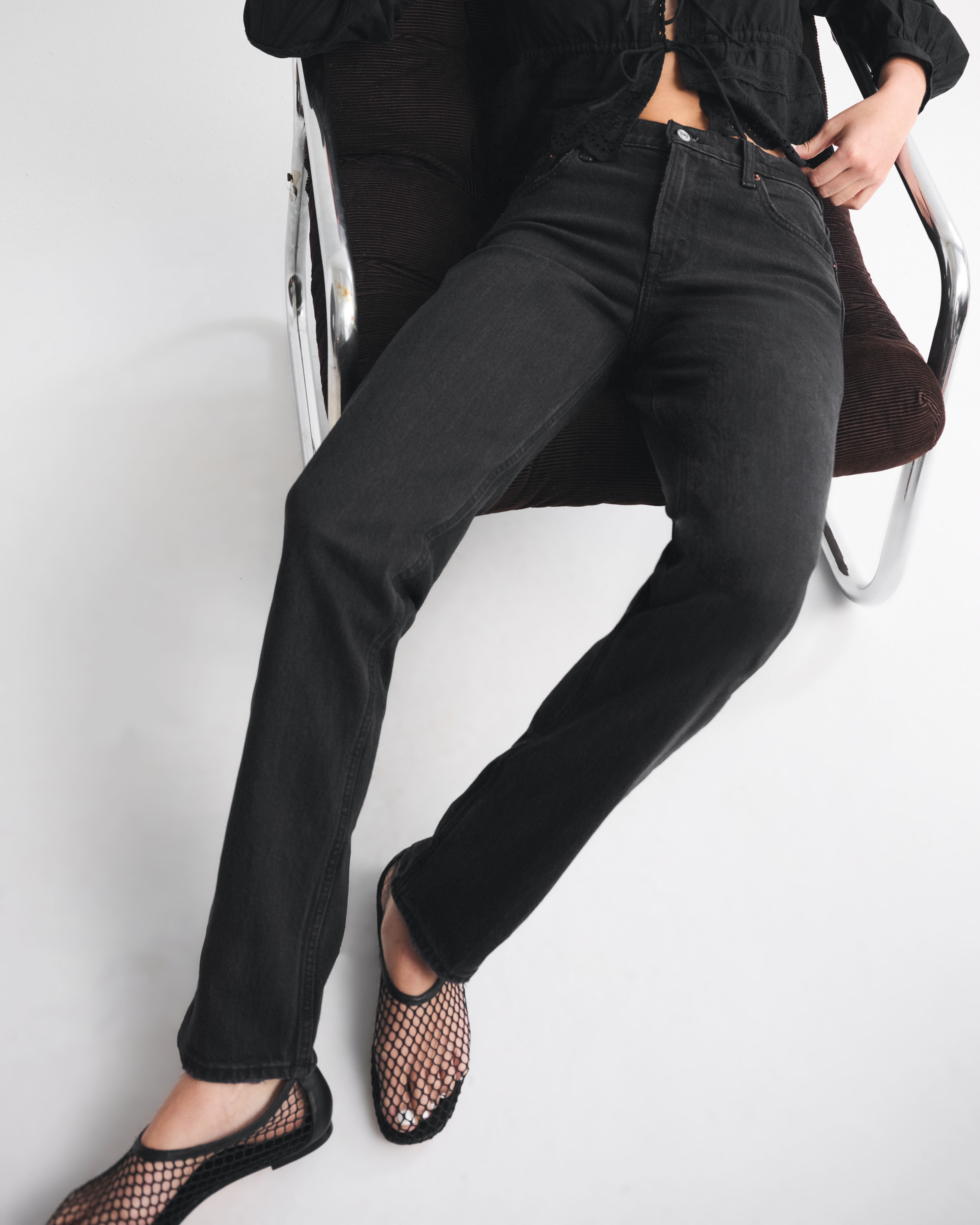 Abercrombie & Fitch Mid Rise 90s Straight Jean In Black