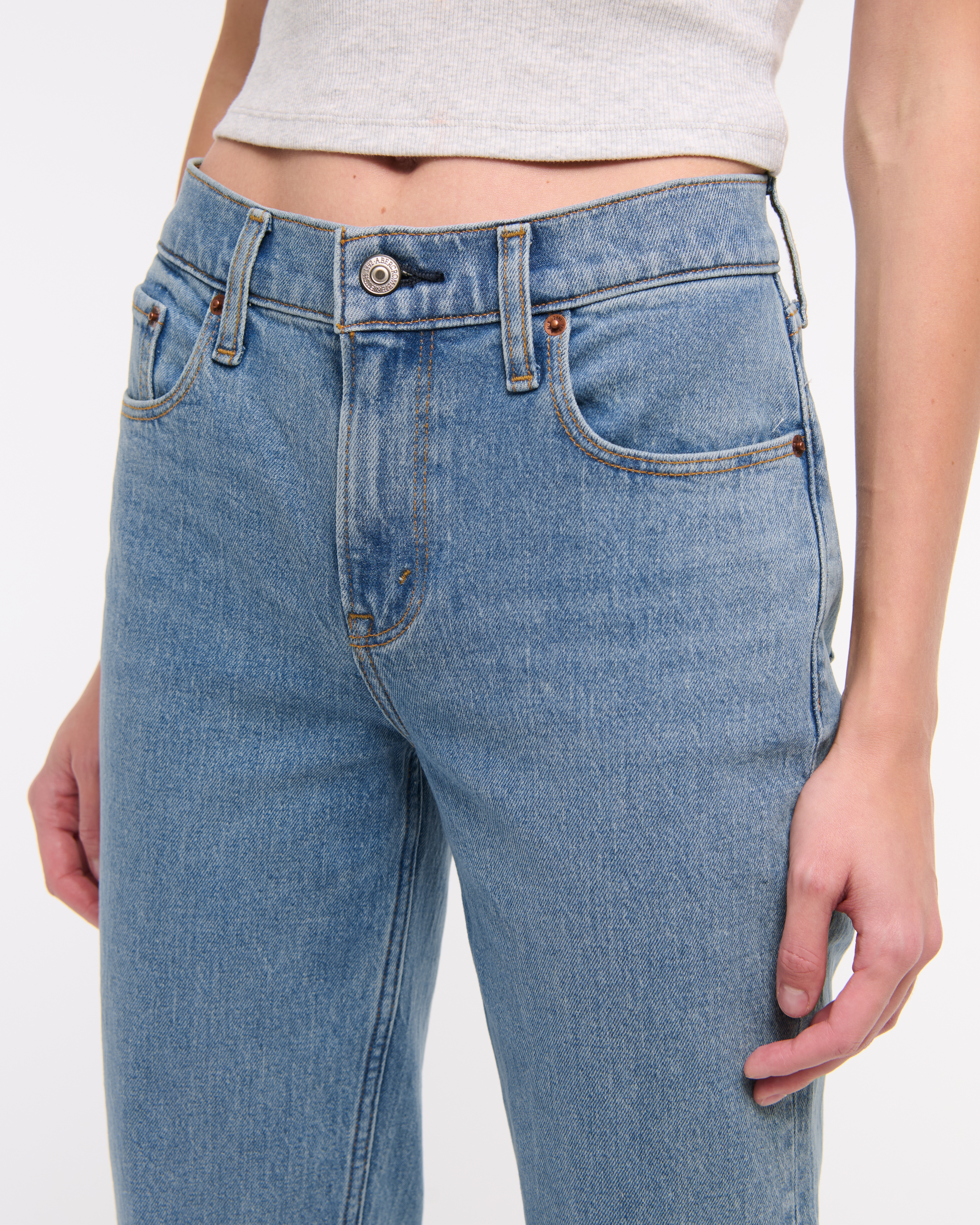 Women's Mid Rise 90s Straight Jean | Women's Bottoms