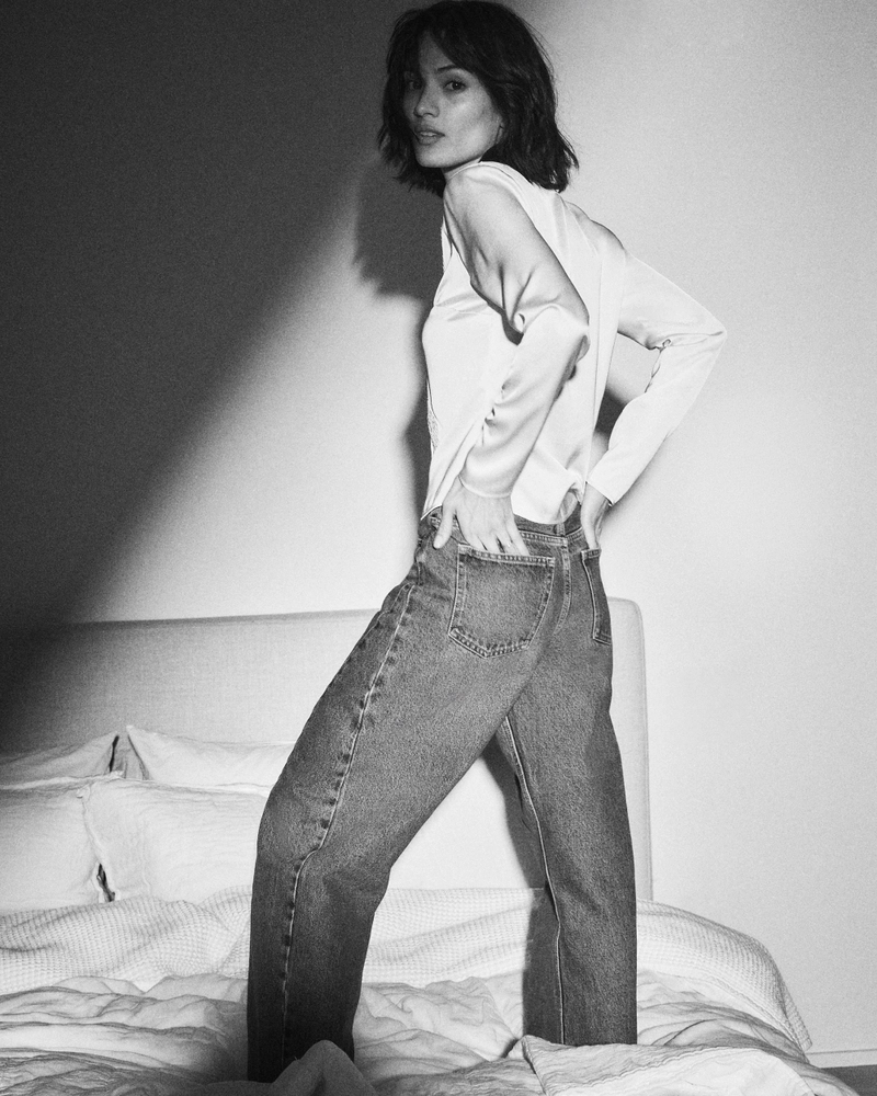Mid Rise Barrel Jean