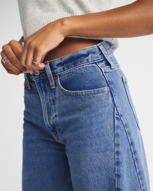 Curve Love Mid Rise Barrel Jean