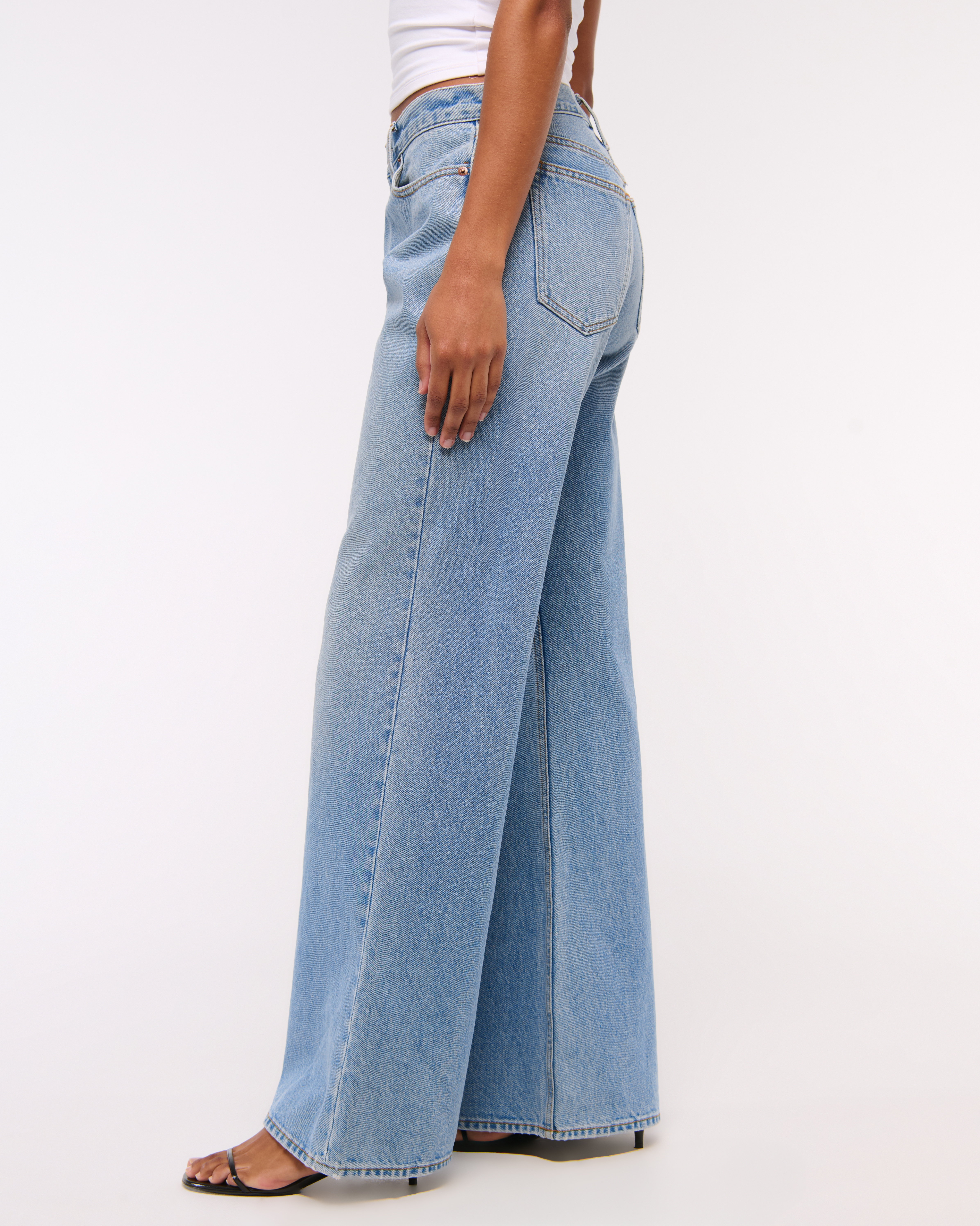 ★ ★ Women's Relaxed Bootcut Fit Mid Blue Denim Women's Essential Mid-Rise Bootcut Jean