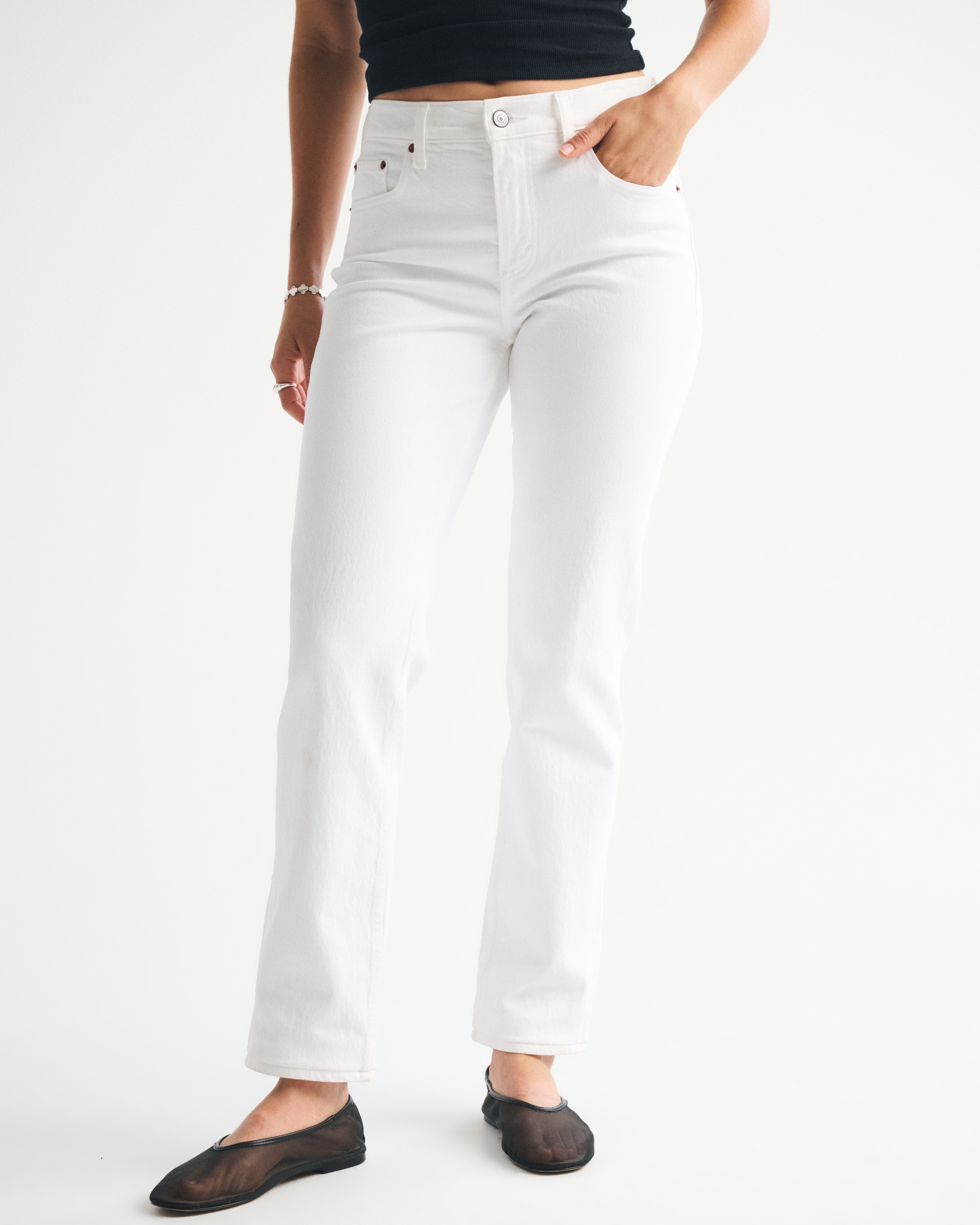 Abercrombie & Fitch Mid Rise 90s Straight Jean In White