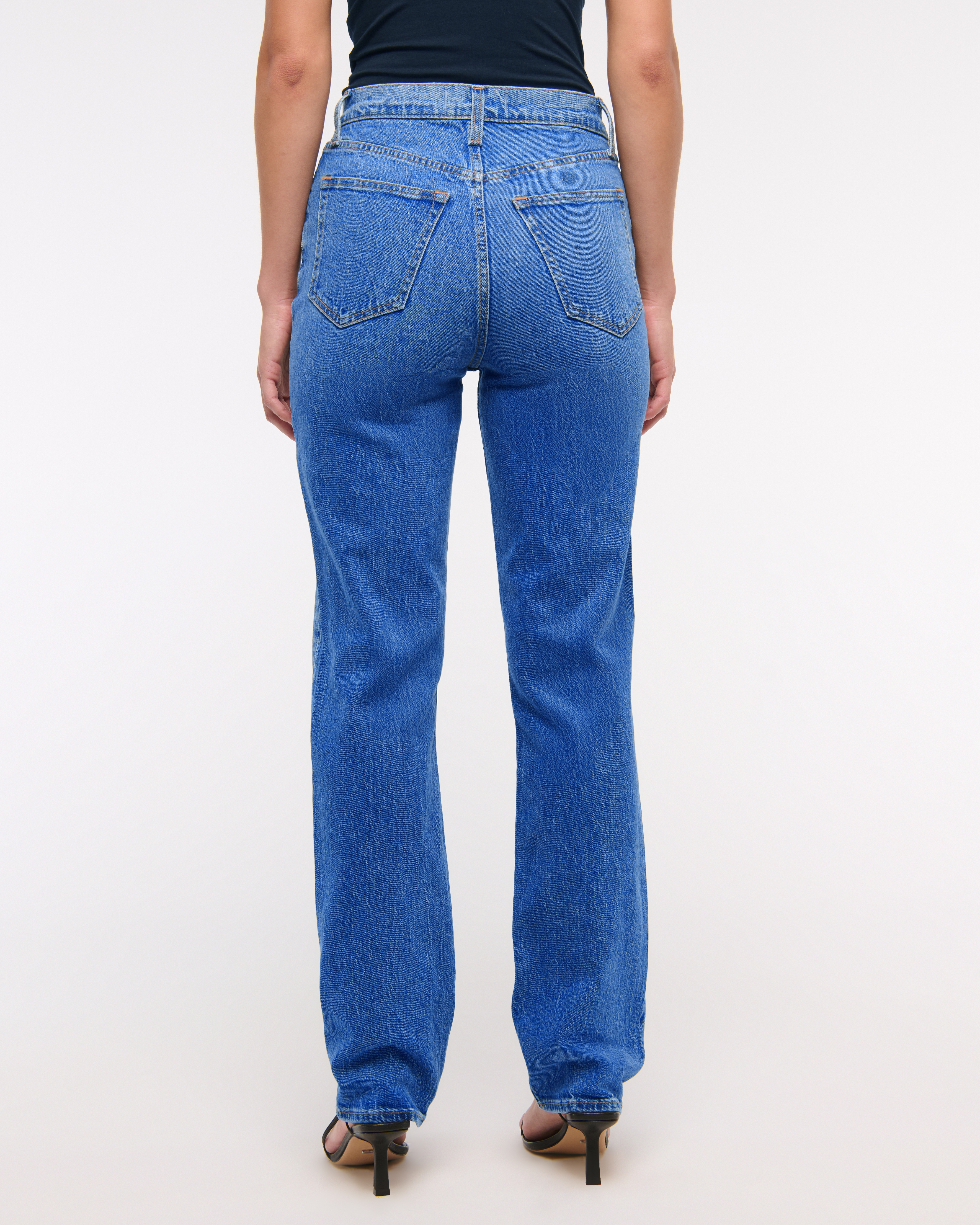 ★★ ★★ Women's Signature 90s Straight Fit Blac Signature by Levi Strauss & Co. Women's Curvy Straight Jeans