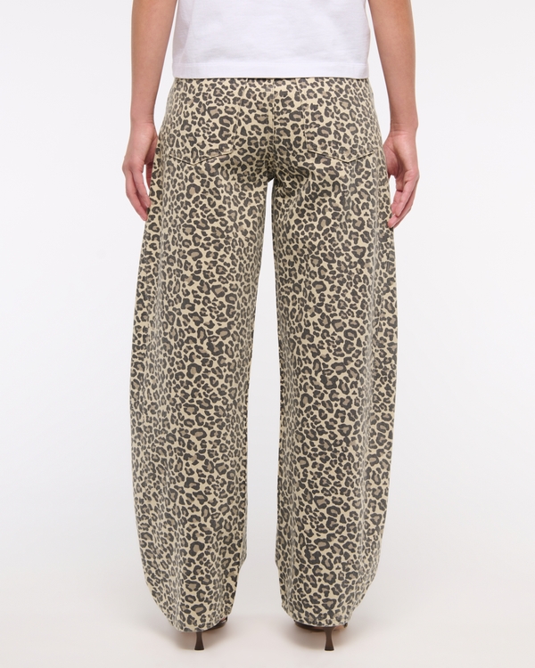 Mid Rise Barrel Jean