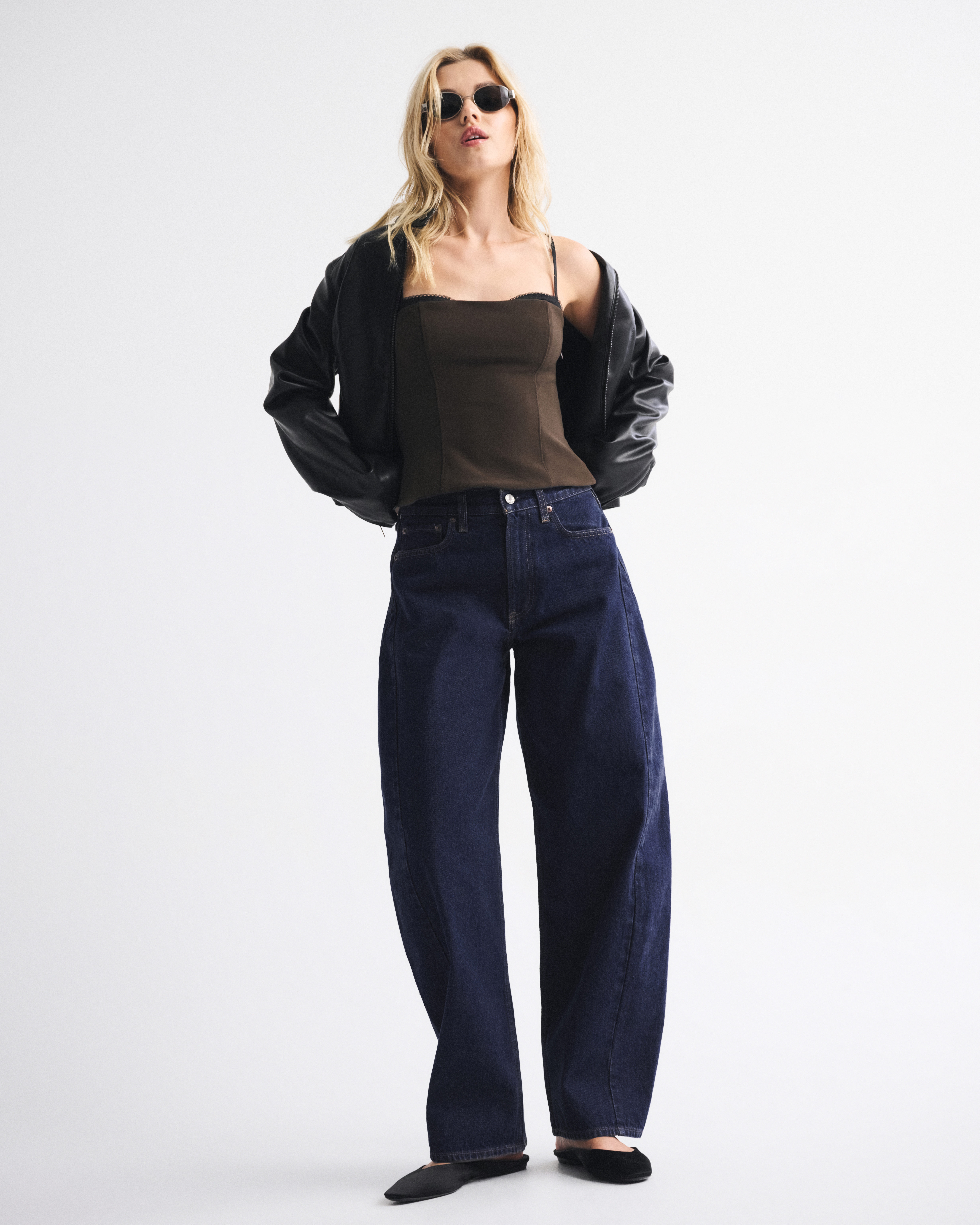 Abercrombie & Fitch Mid Rise Barrel Jean In Blue