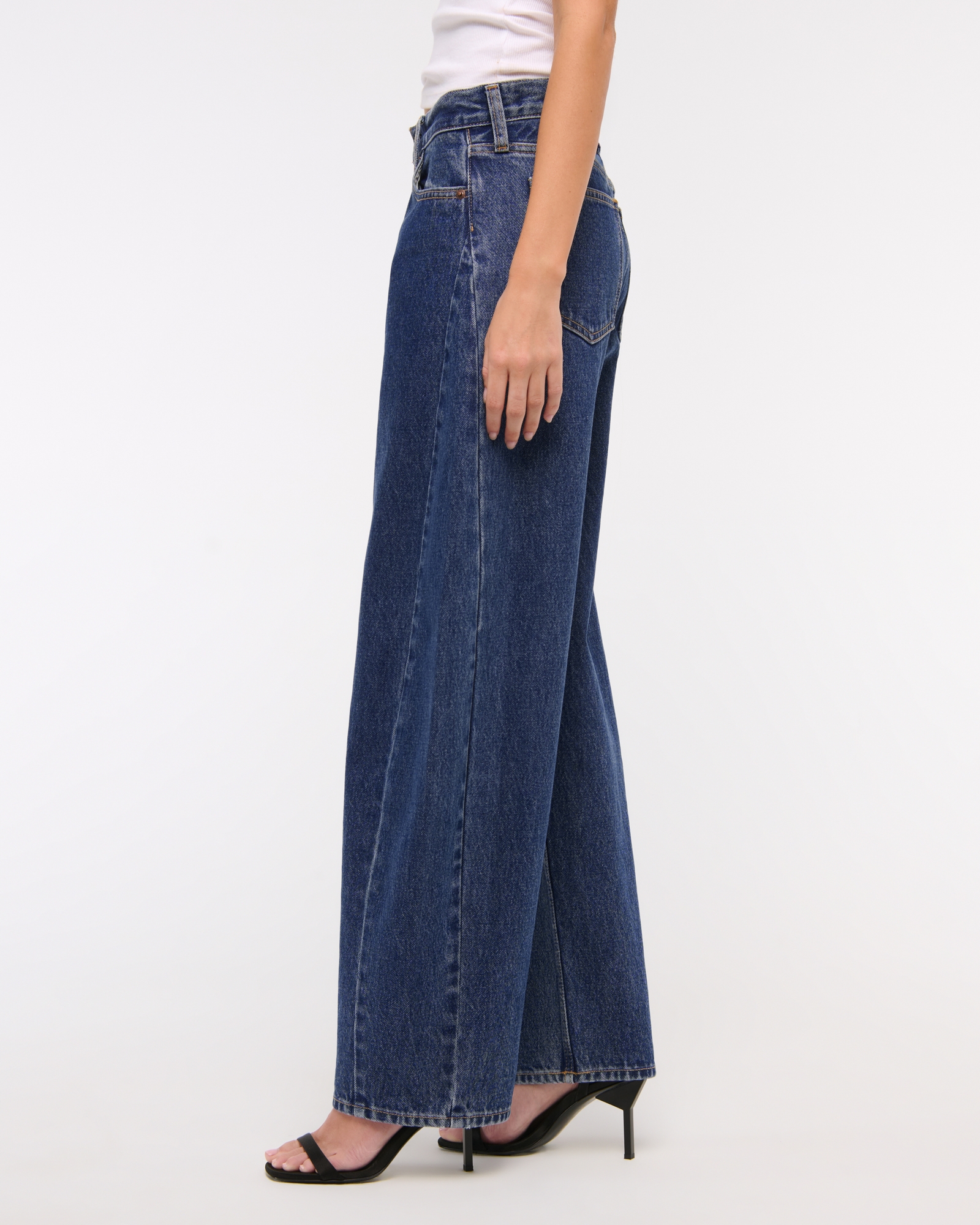 Mid Rise Barrel Jean