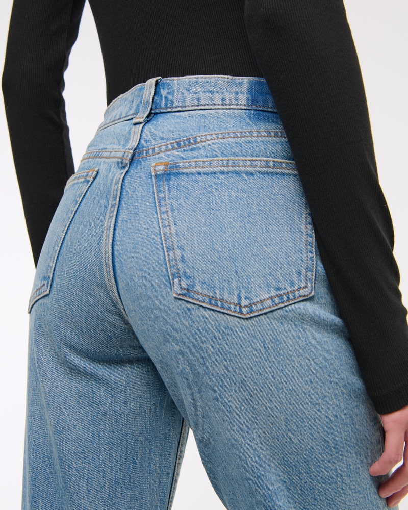 Mid Rise 90s Straight Jean