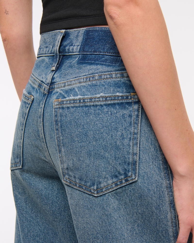 Mid Rise Barrel Jean