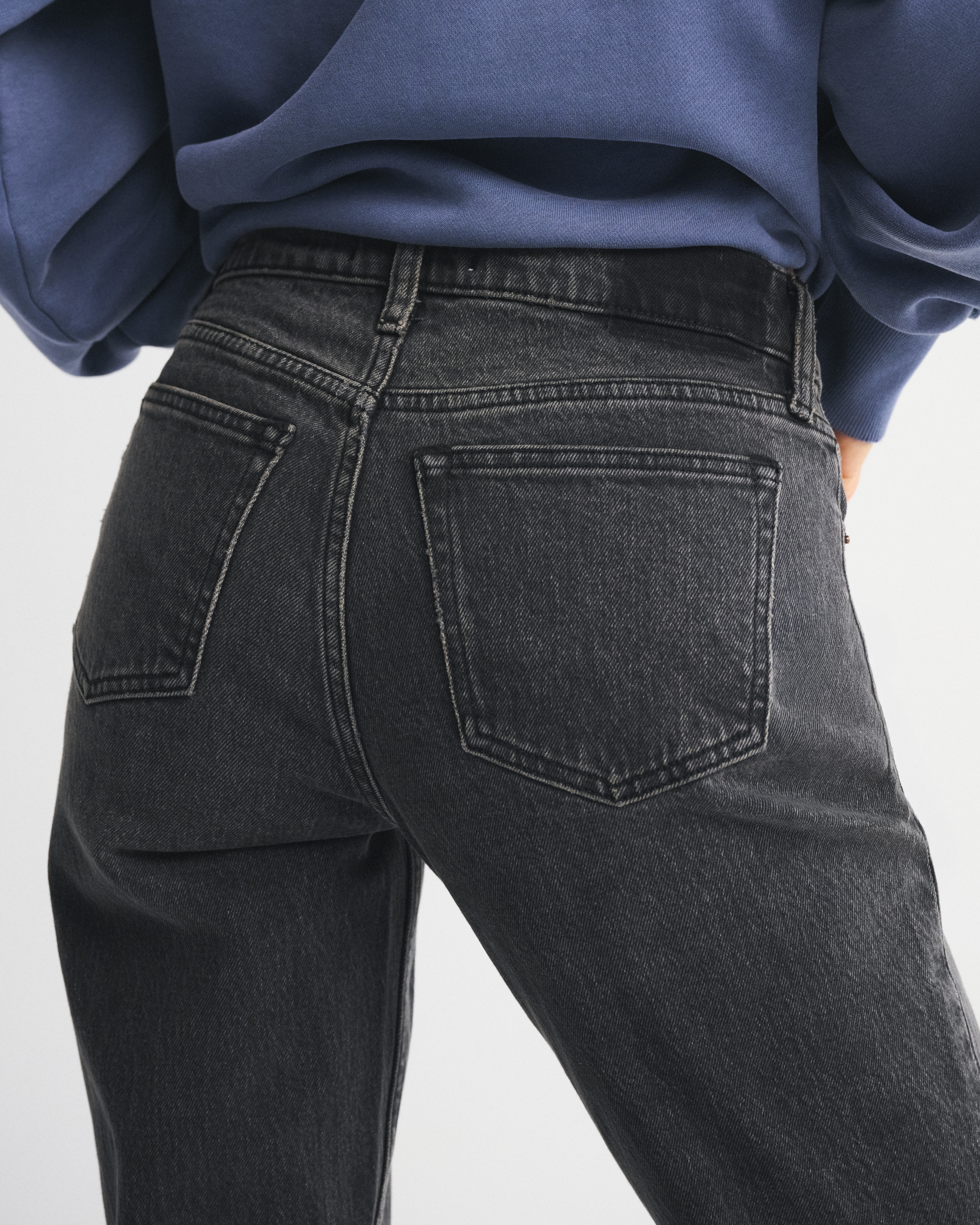 Abercrombie & Fitch Mid Rise 90s Straight Jean In Black