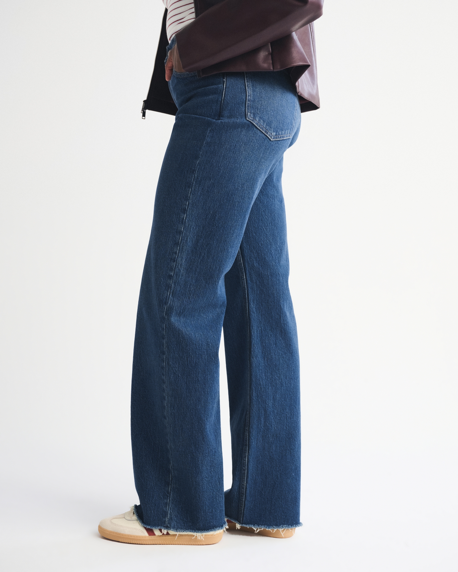 High Rise 90s Relaxed Raw Hem Jean