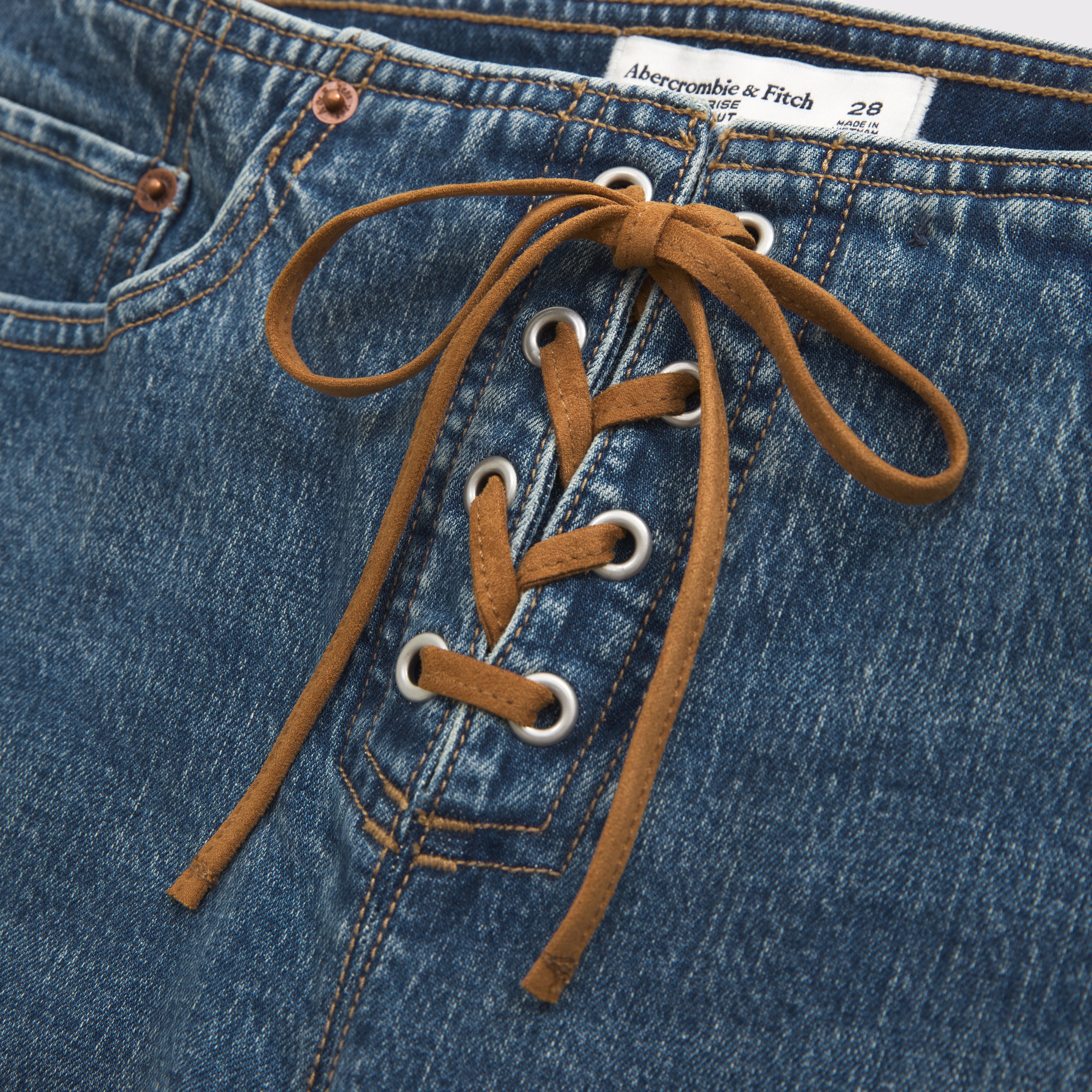 Женские джинсы Abercrombie & Fitch Curve Love Mid Rise Bootcut Cowboy Embroidered Jean, цвет: Dark With Suede Lace Up — фото 2