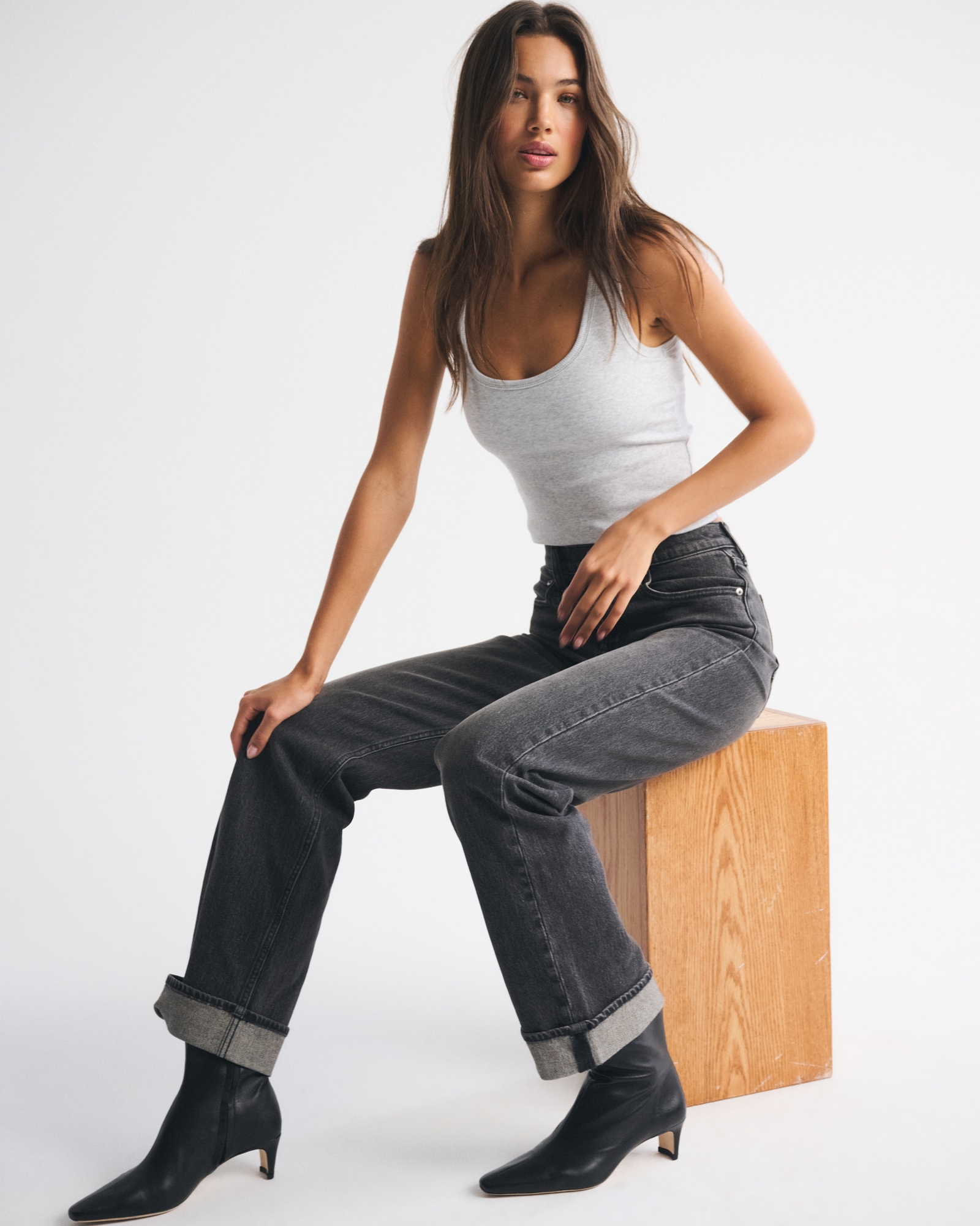 High Rise 90s Relaxed Cuffed Hem Jean