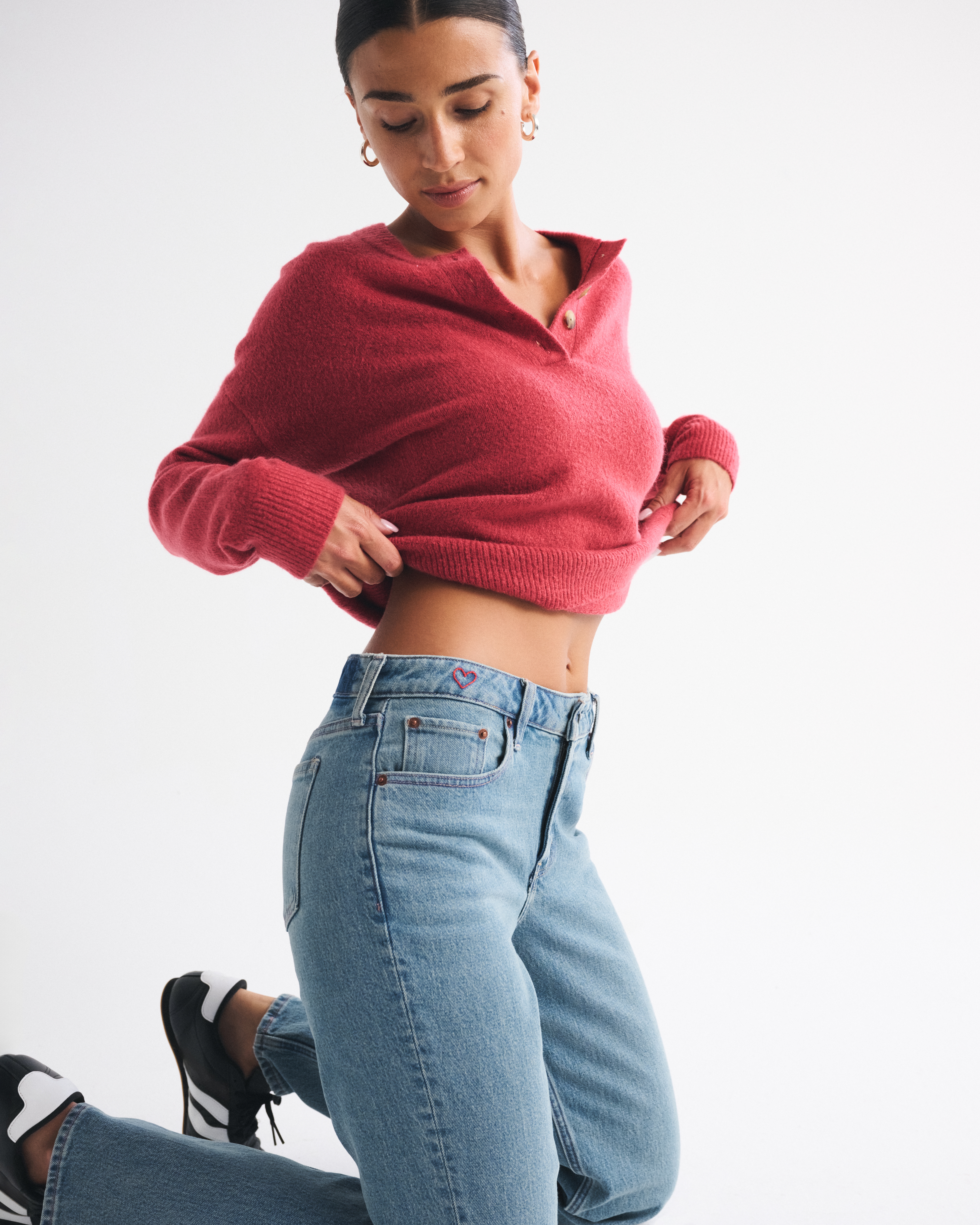 Abercrombie & Fitch Curve Love Mid Rise 90s Straight Heart Embroidered Jean