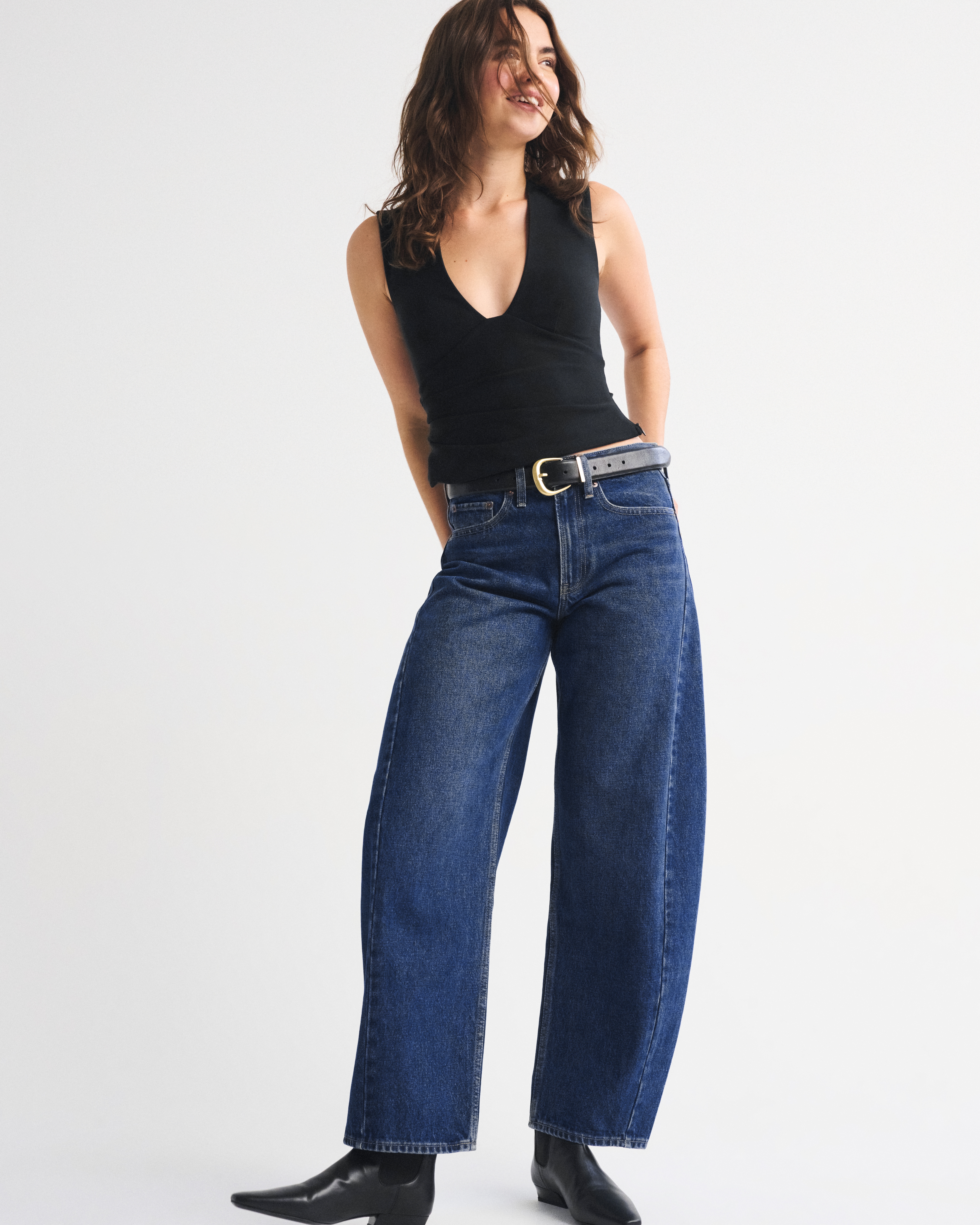 Женские джинсы Abercrombie & Fitch Mid Rise Barrel Horseshoe Embroidered Jean — фото 2