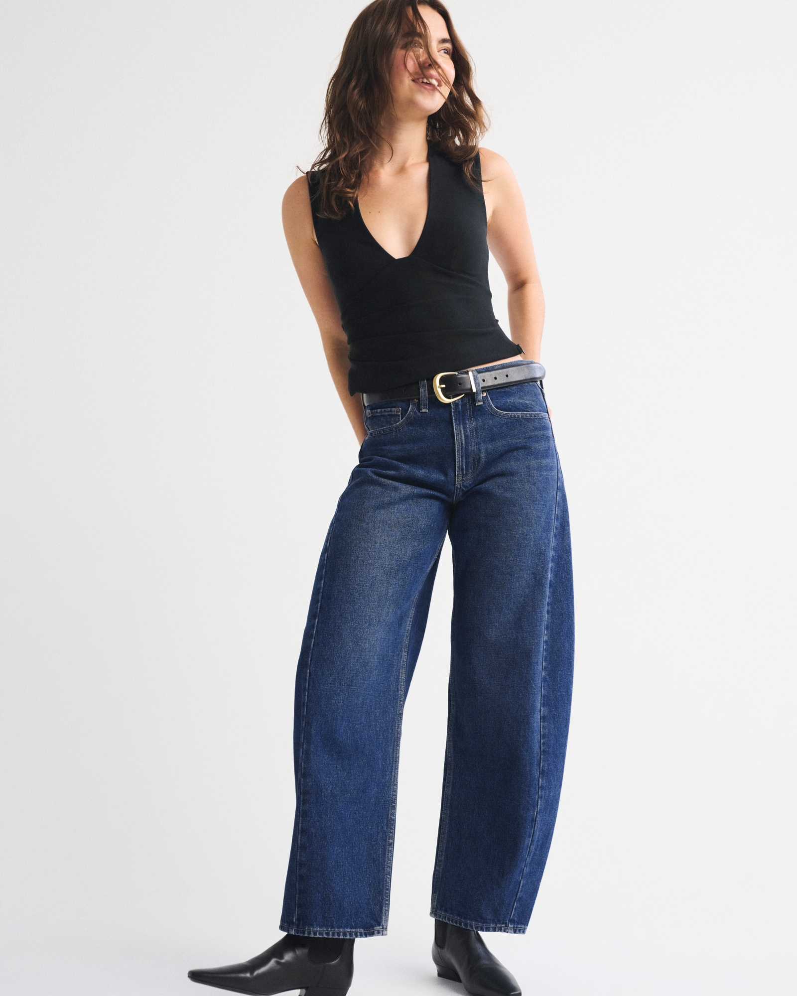 Mid Rise Barrel Horseshoe Embroidered Jean