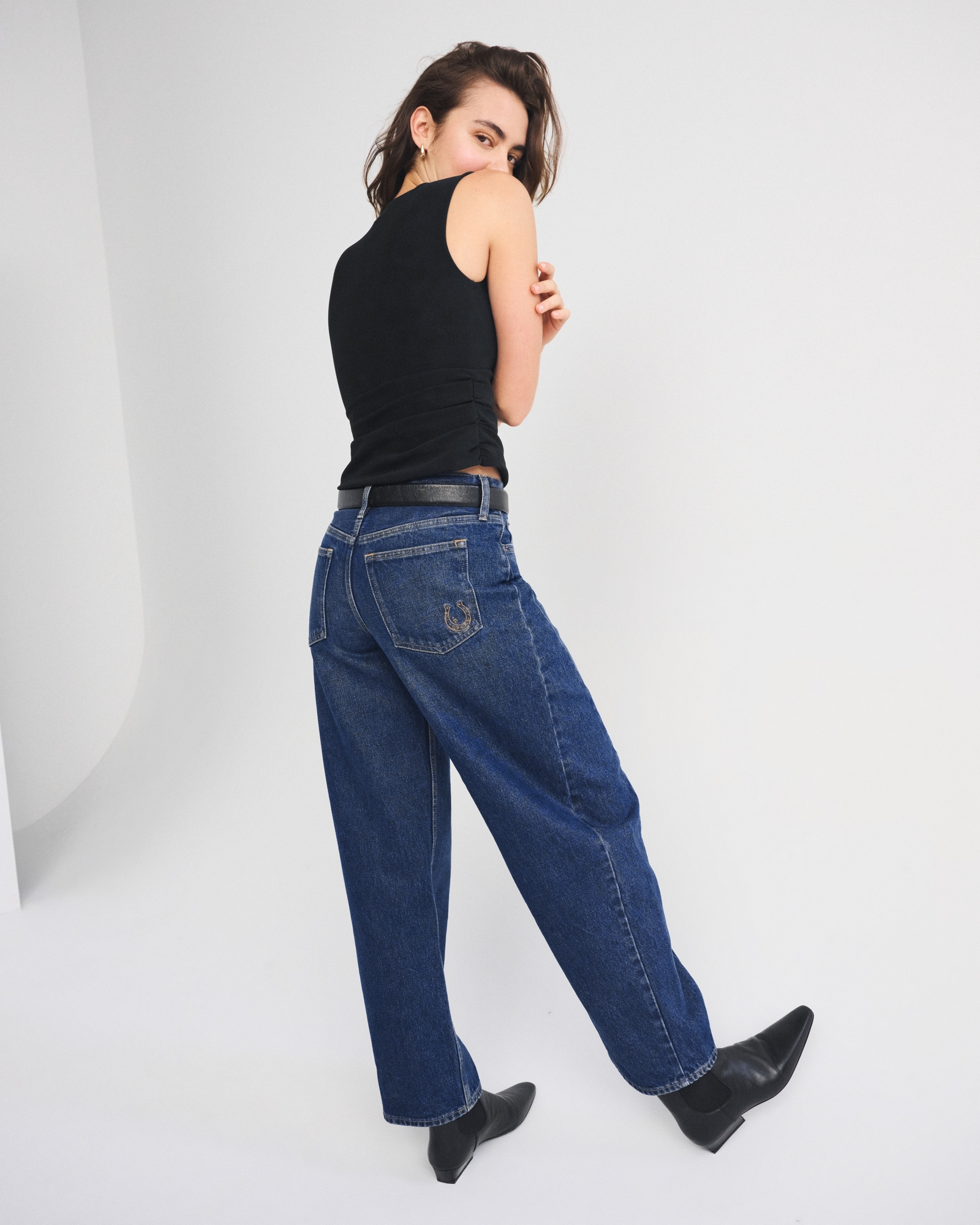 Mid Rise Barrel Horseshoe Embroidered Jean