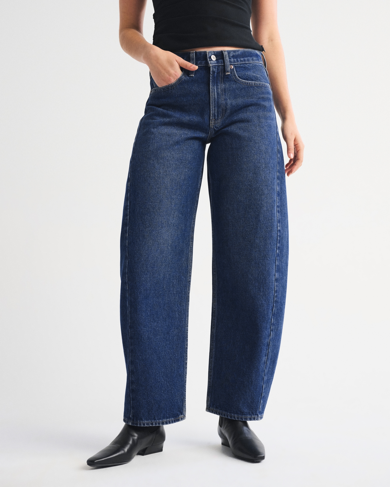 Mid Rise Barrel Horseshoe Embroidered Jean