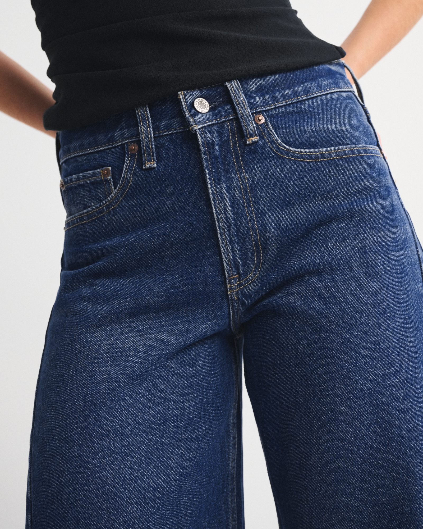 Mid Rise Barrel Horseshoe Embroidered Jean