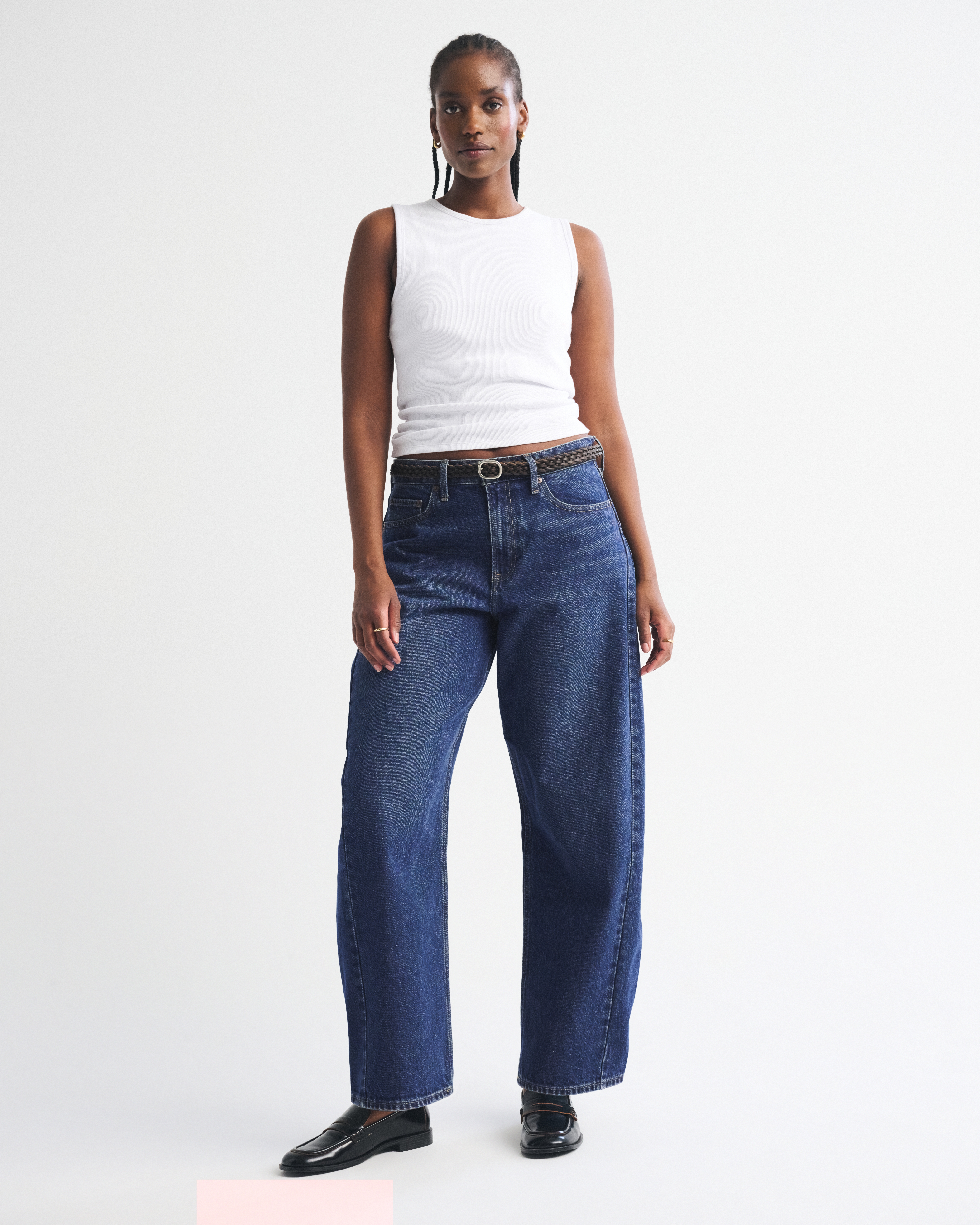 Женские джинсы Abercrombie & Fitch Curve Love Mid Rise Barrel Horseshoe Embroidered Jean — фото 2