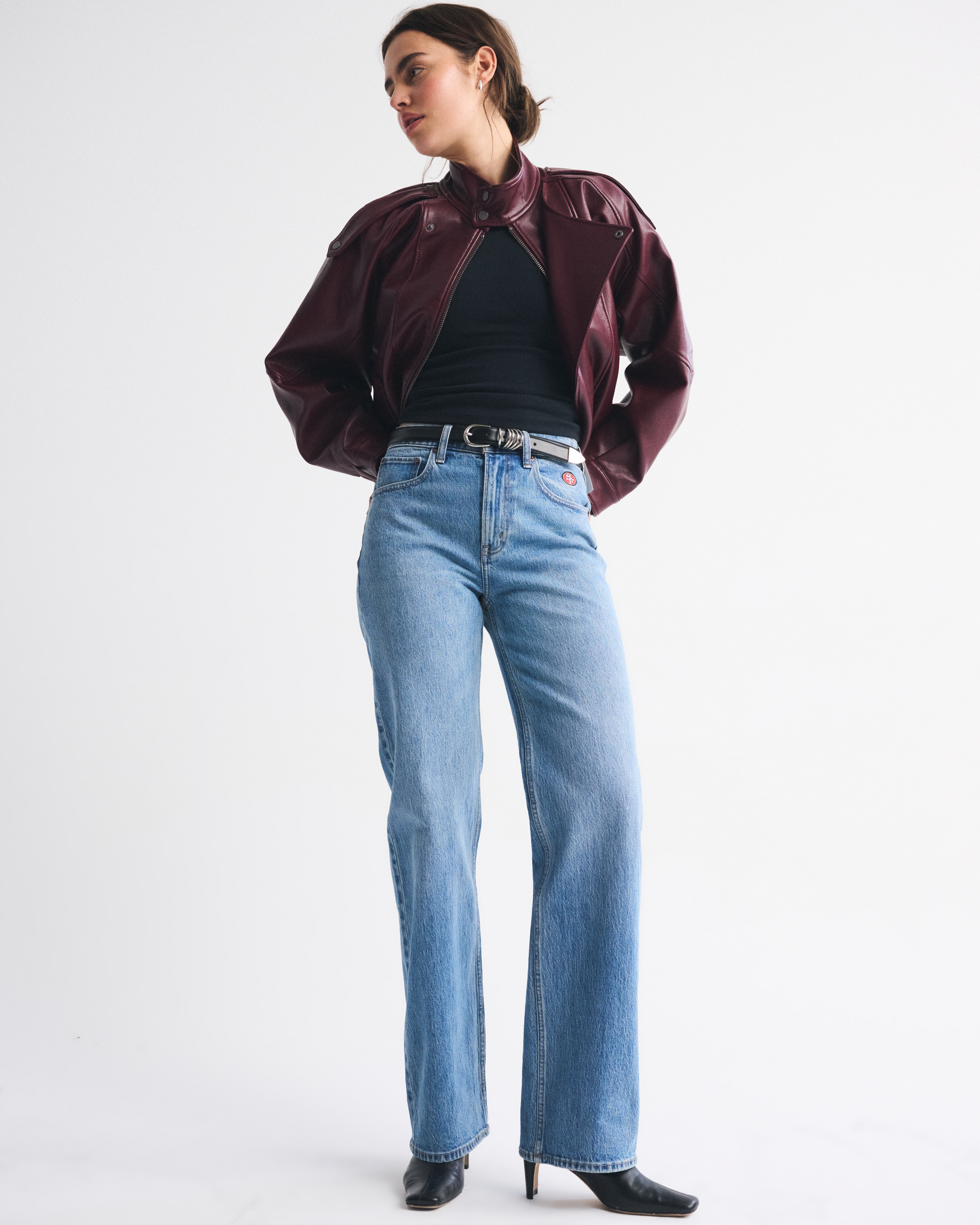 Женские джинсы Abercrombie & Fitch High Rise 90s Relaxed San Francisco 49ers Embroidered Jean — фото 3