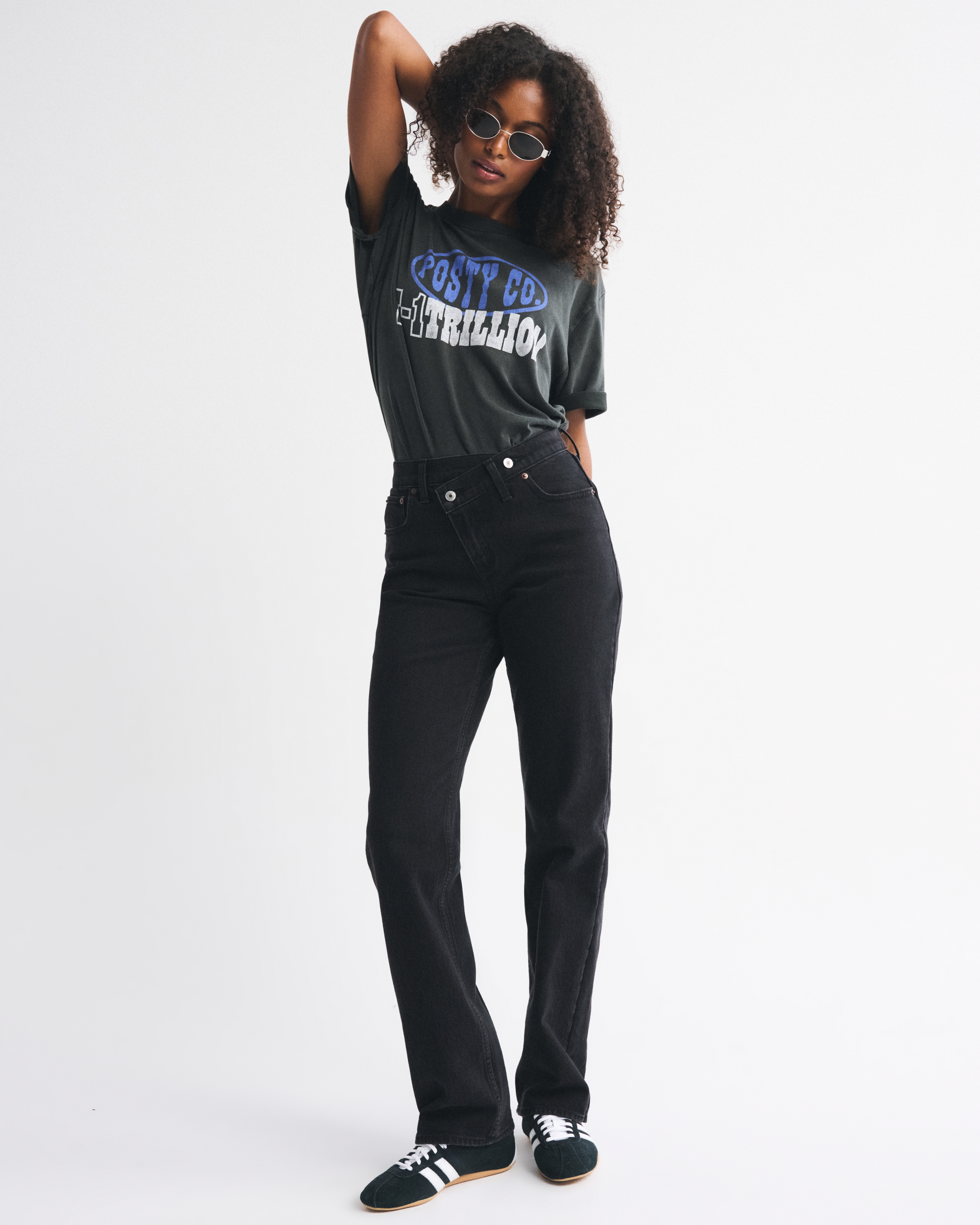 Abercrombie & Fitch Curve Love High Rise 90s Relaxed Crossover Waistband Jean In Black