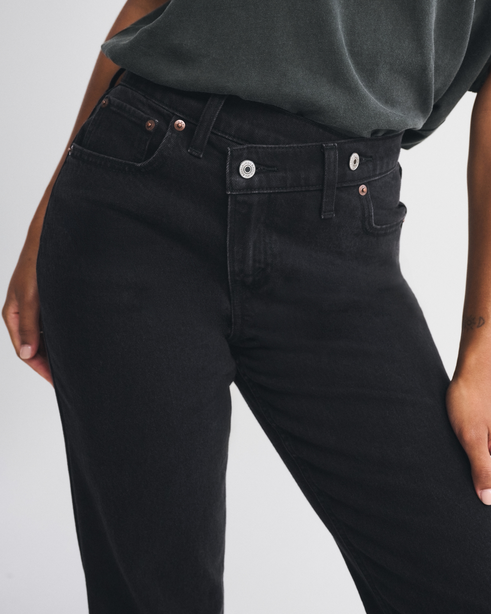 Curve Love High Rise 90s Relaxed Crossover Waistband Jean