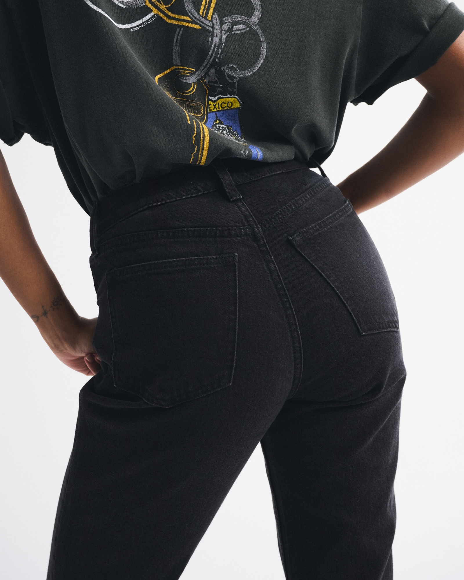 Curve Love High Rise 90s Relaxed Crossover Waistband Jean