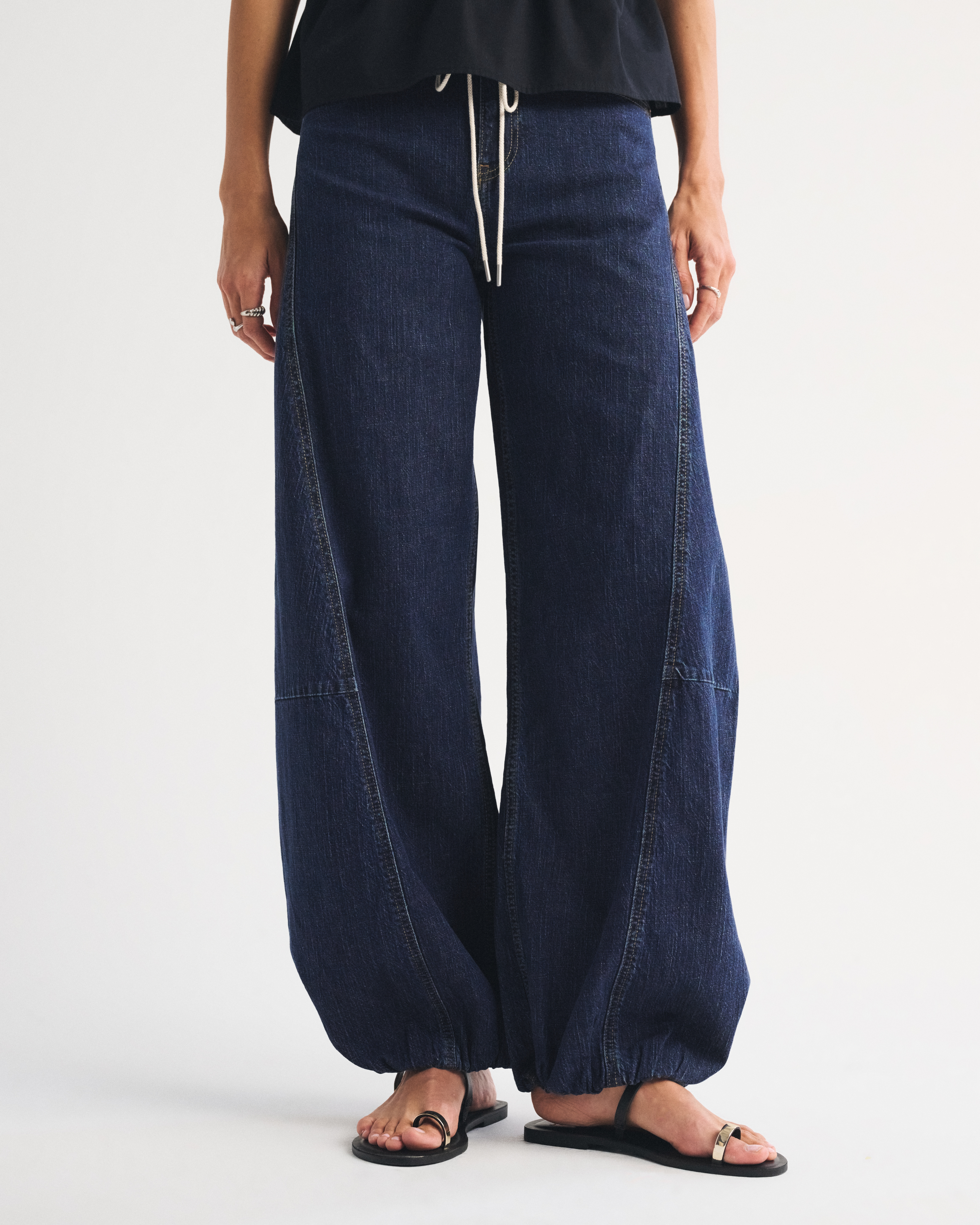 Женские джинсы Abercrombie & Fitch Linen-Blend High Rise Balloon Jean — фото 3