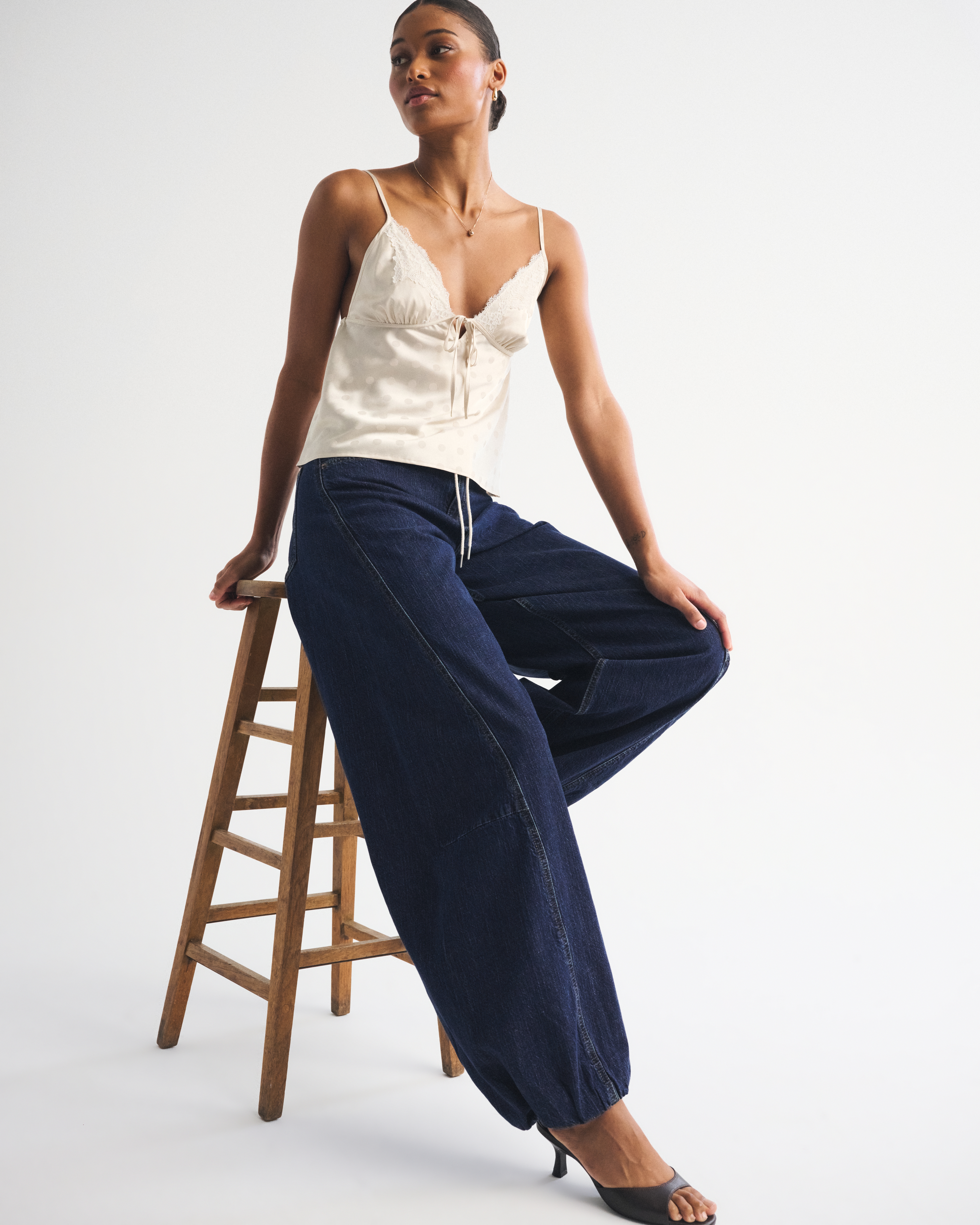Женские джинсы Abercrombie & Fitch Curve Love Linen-Blend High Rise Balloon Jean — фото 2