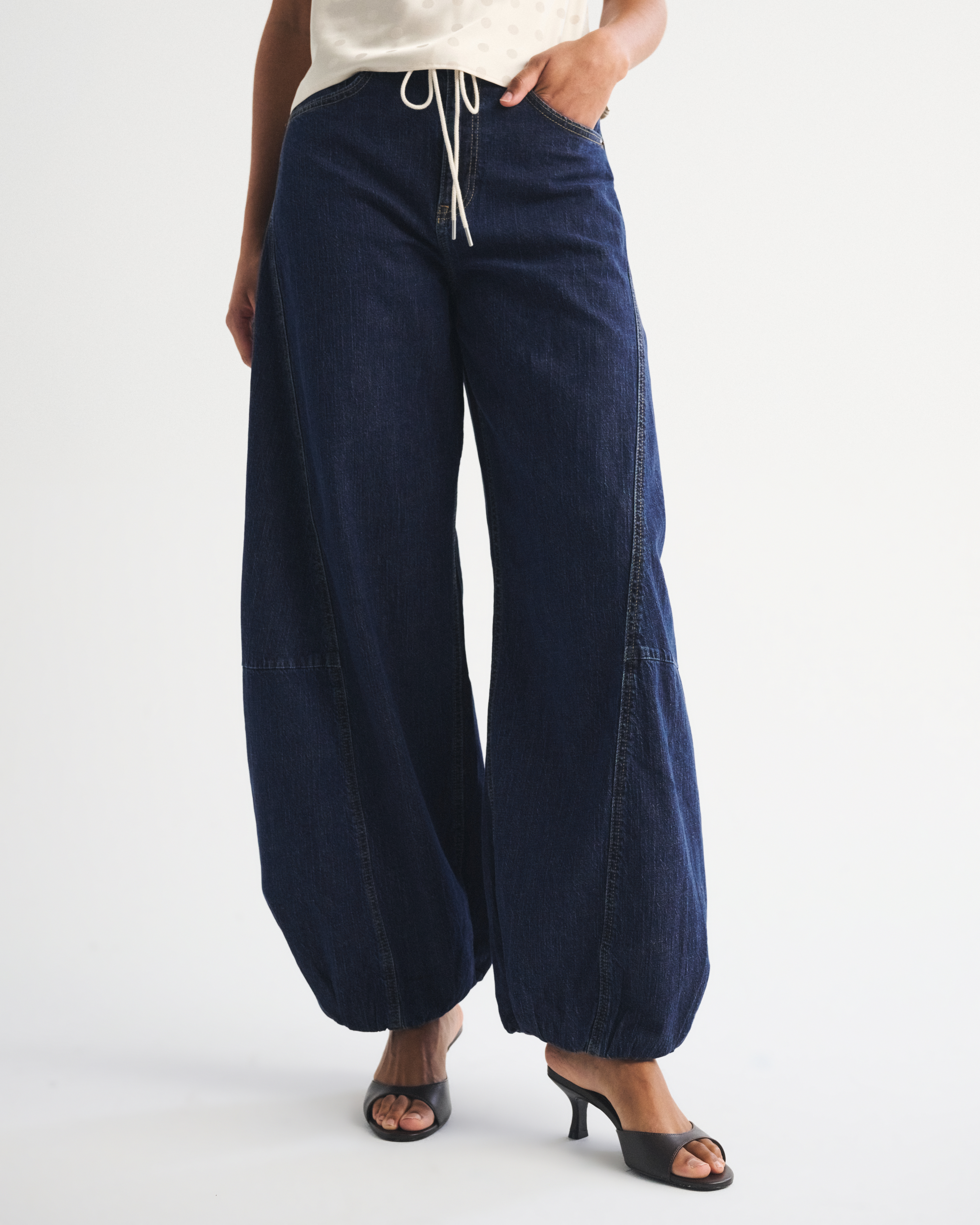Женские джинсы Abercrombie & Fitch Curve Love Linen-Blend High Rise Balloon Jean — фото 3