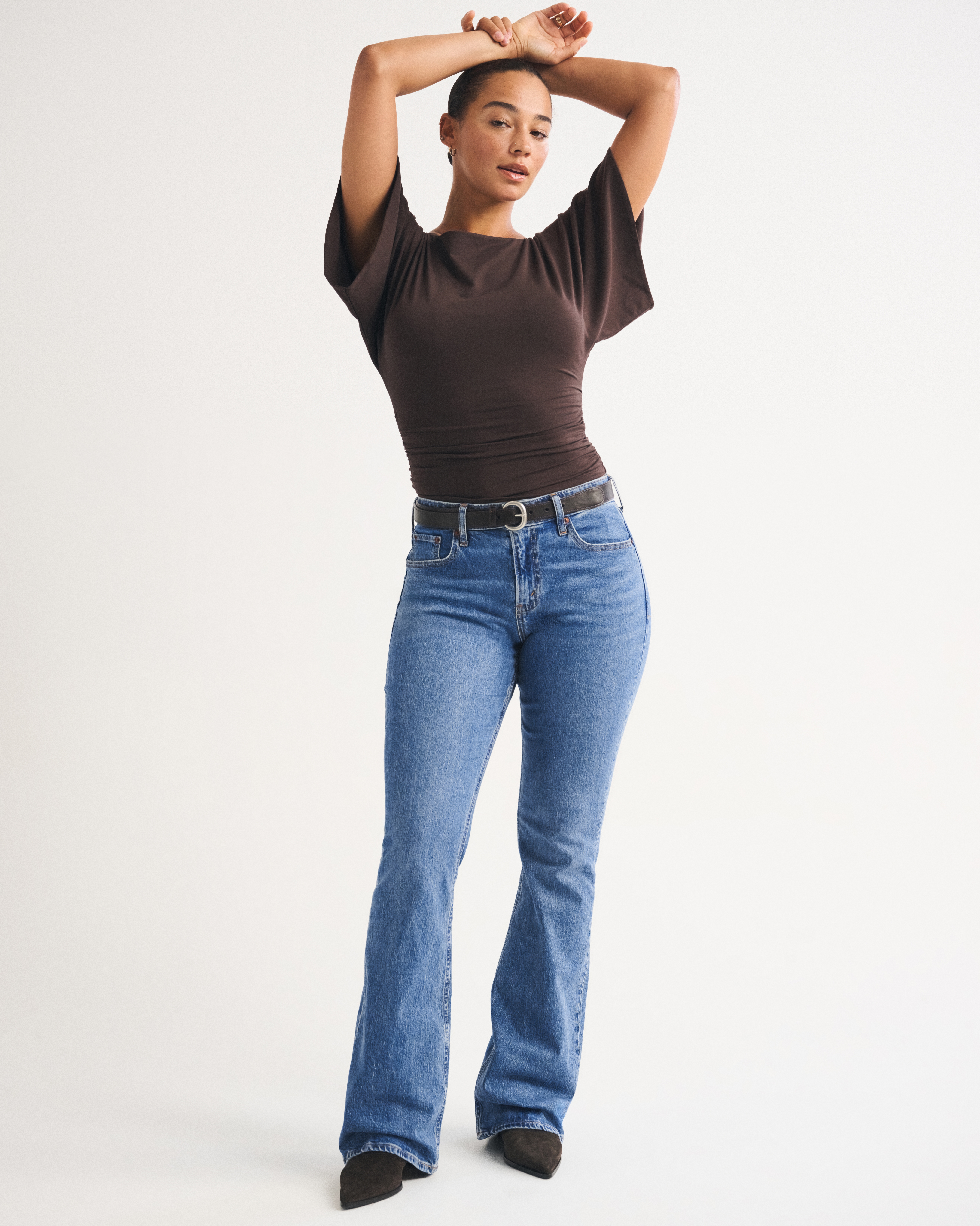 Женские джинсы Abercrombie & Fitch Curve Love Mid Rise Bootcut Cowboy Embroidered Jean — фото 3