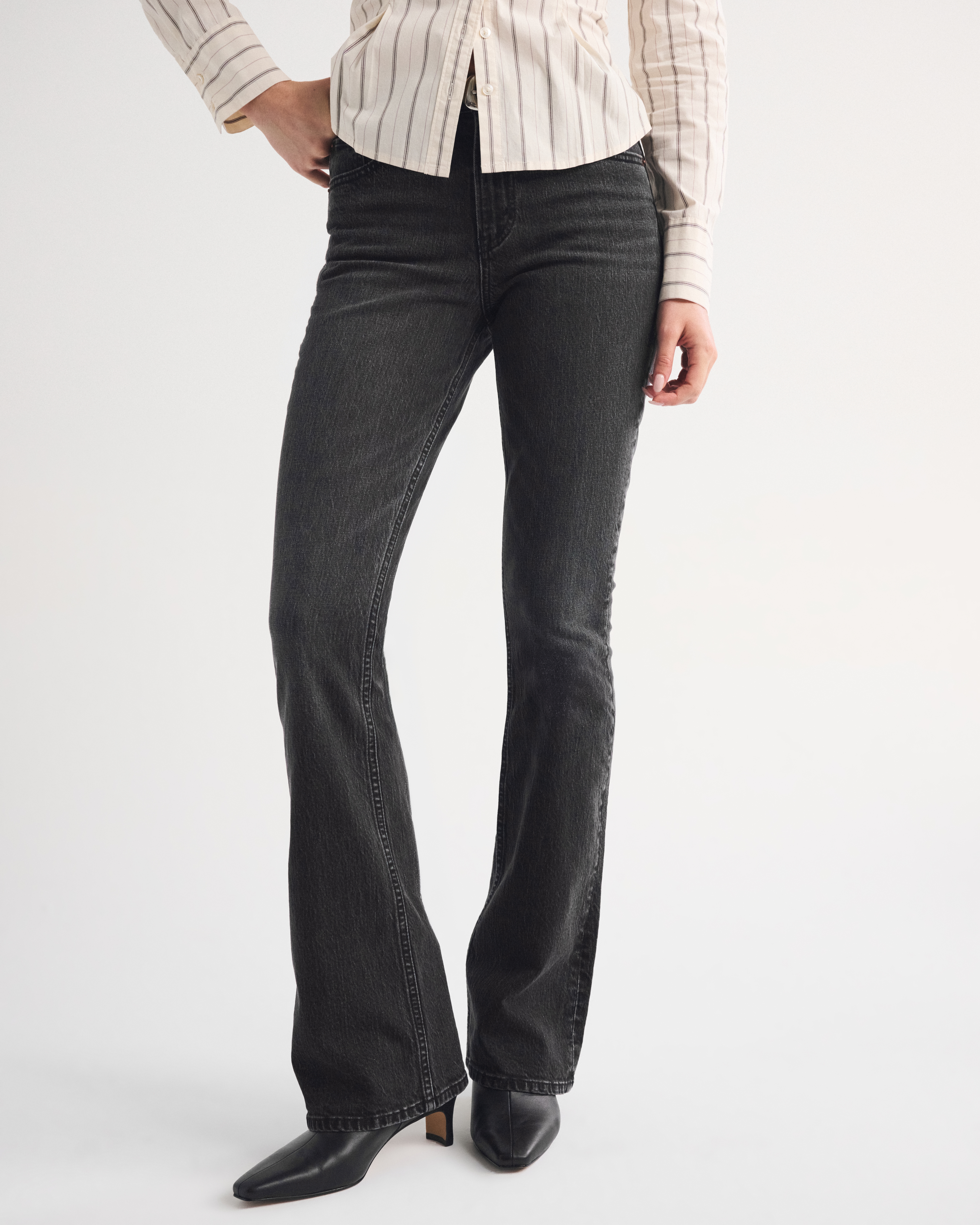 Женские джинсы Abercrombie & Fitch High Rise Bootcut Jean — фото 3