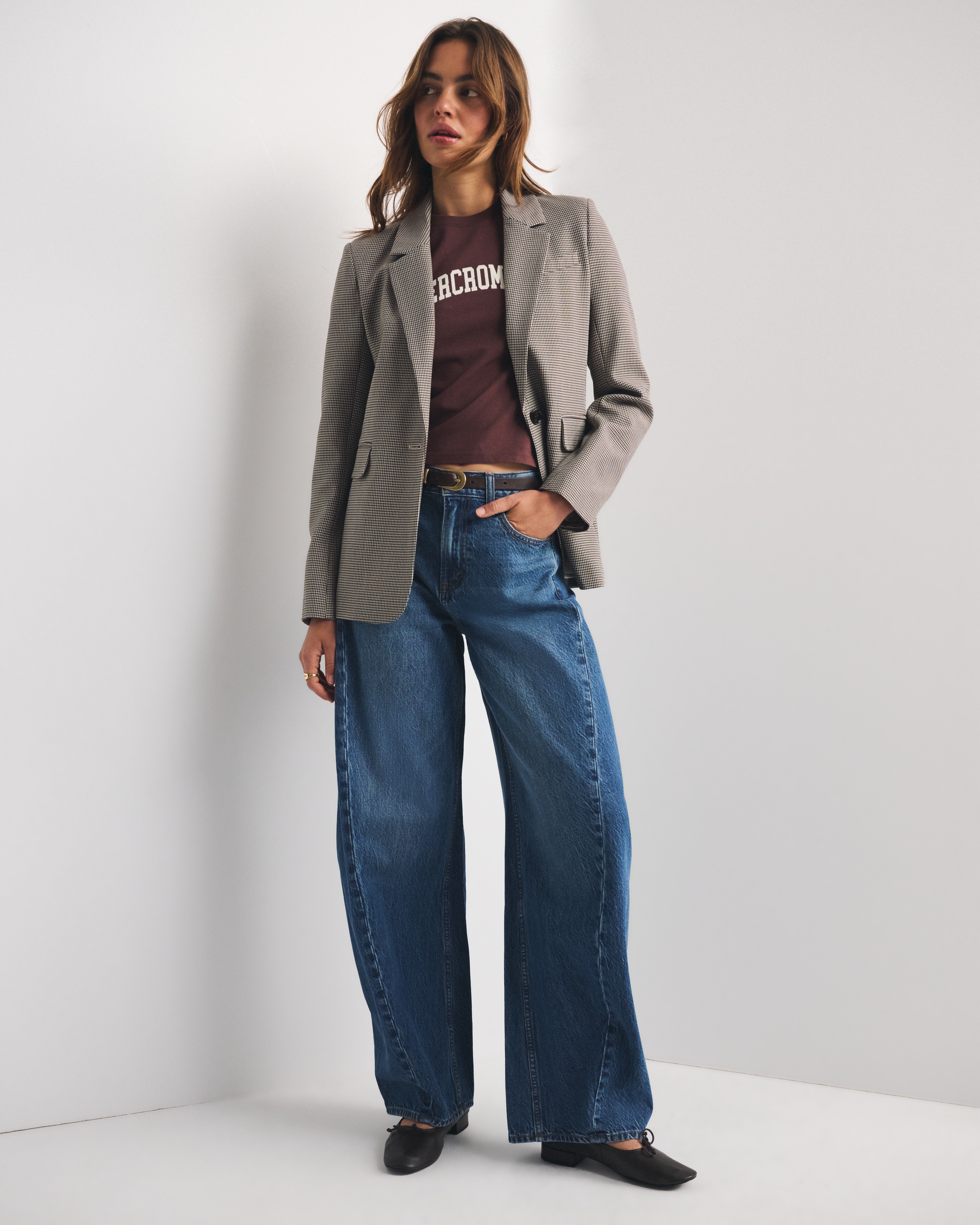 Женские джинсы Abercrombie & Fitch High Rise Ultra Barrel Jean, цвет: Тёмный — фото 3