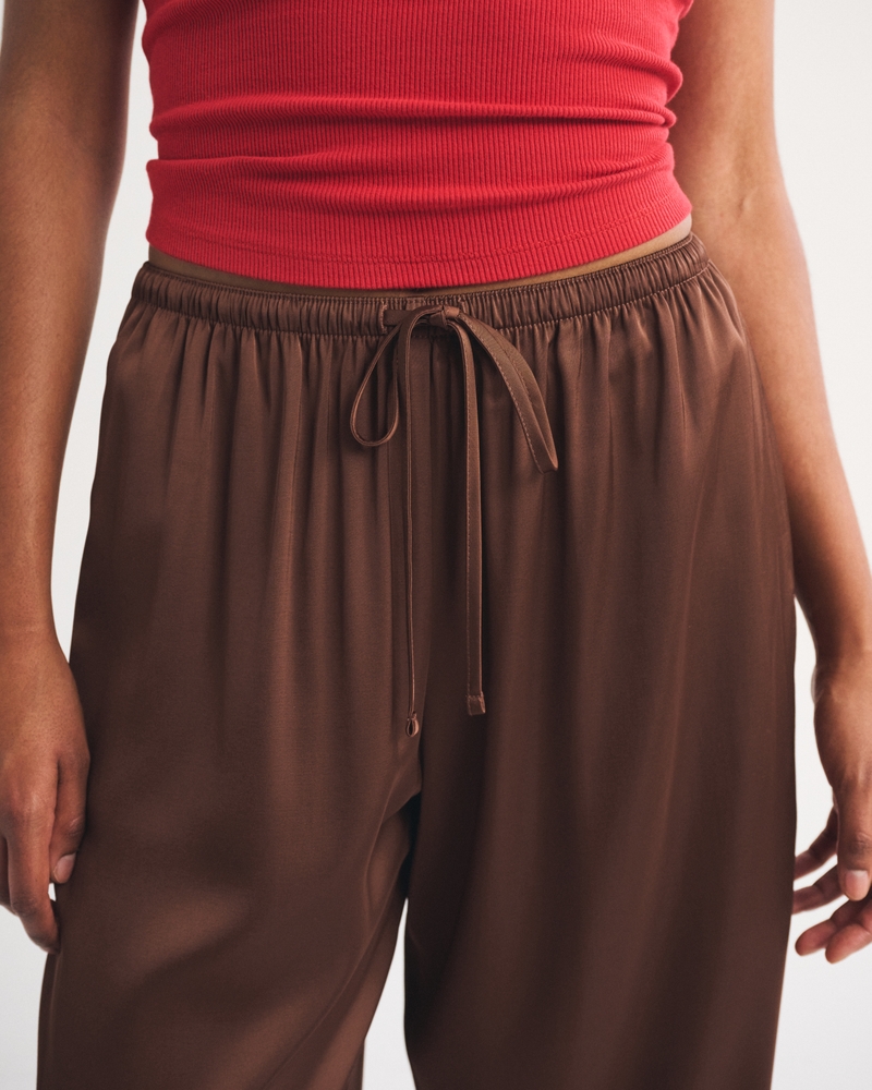 A&F Gemma Satin Wide Leg Pull-On Pant - thumbnail 3