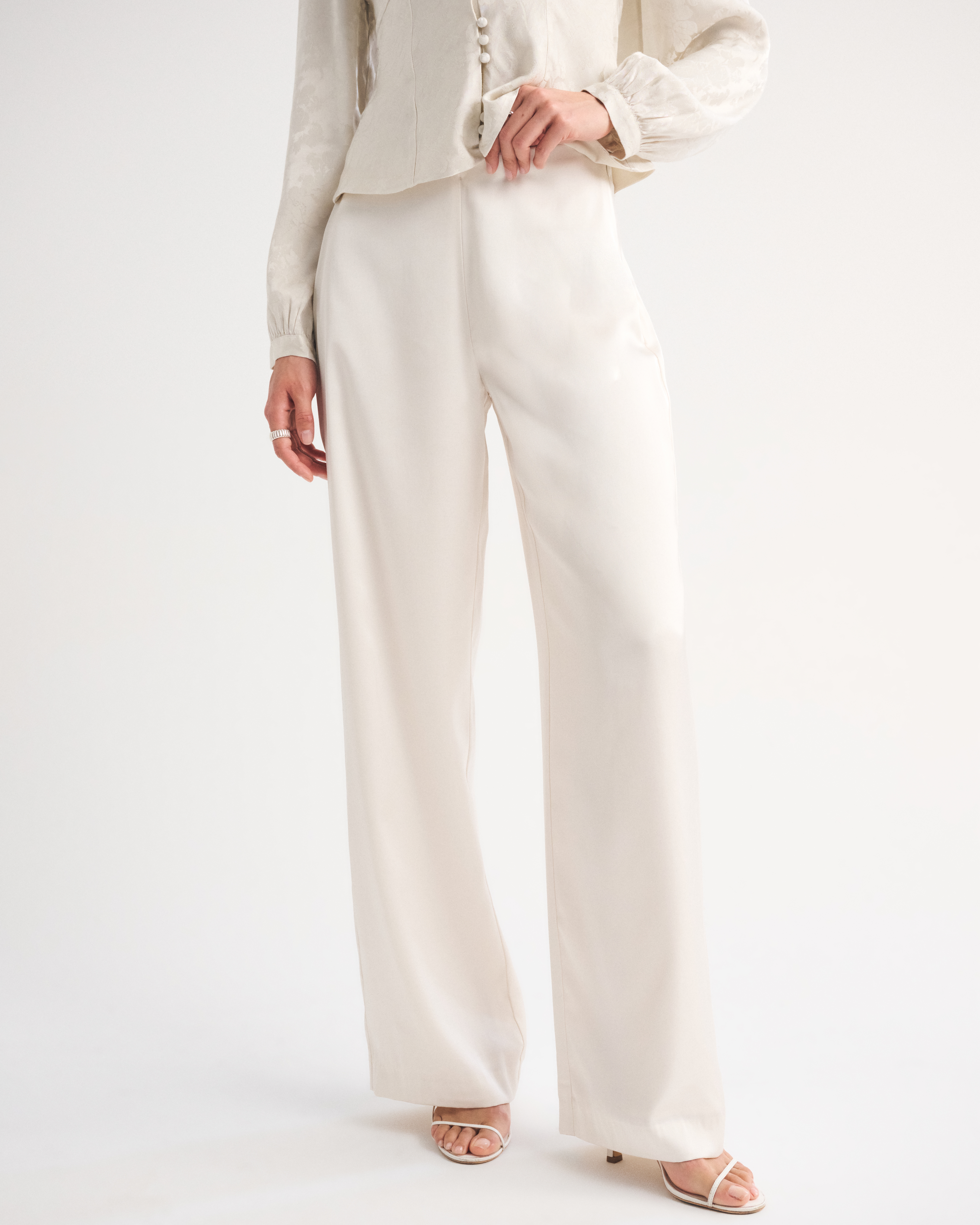 Женские брюки Abercrombie & Fitch Satin Side Zip Wide Leg Pant — фото 3