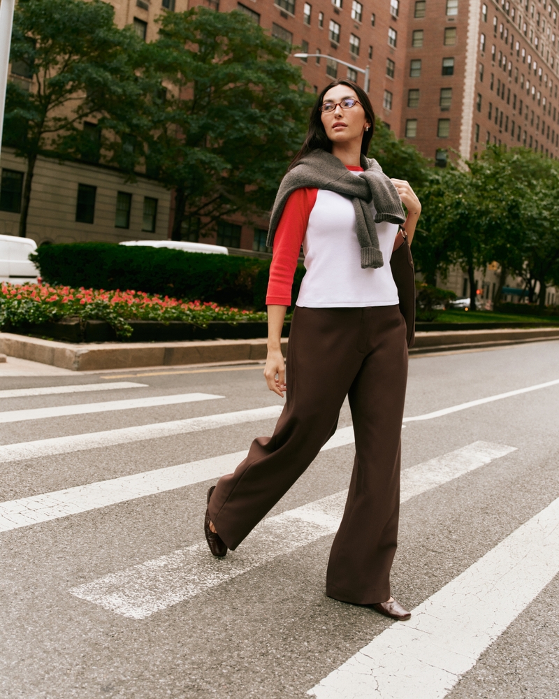 Curve Love Clean Waist Low Rise Tailored Wide Leg Pant - dark coffee by Abercrombie & Fitch
