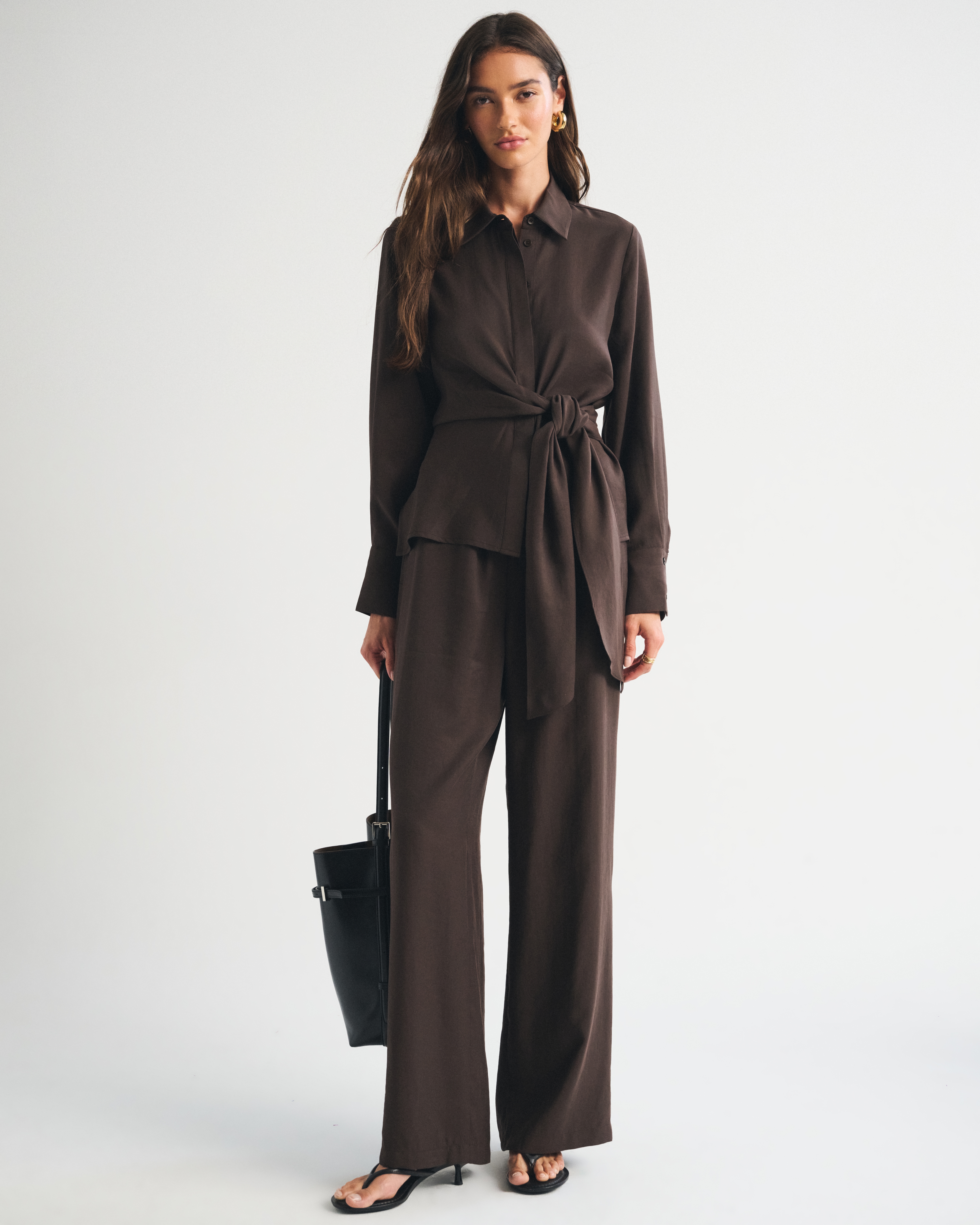 Женские брюки Abercrombie & Fitch A&F Gemma Suiting Wide Leg Pull-On Pant, цвет: Тёмный кофейный — фото 2