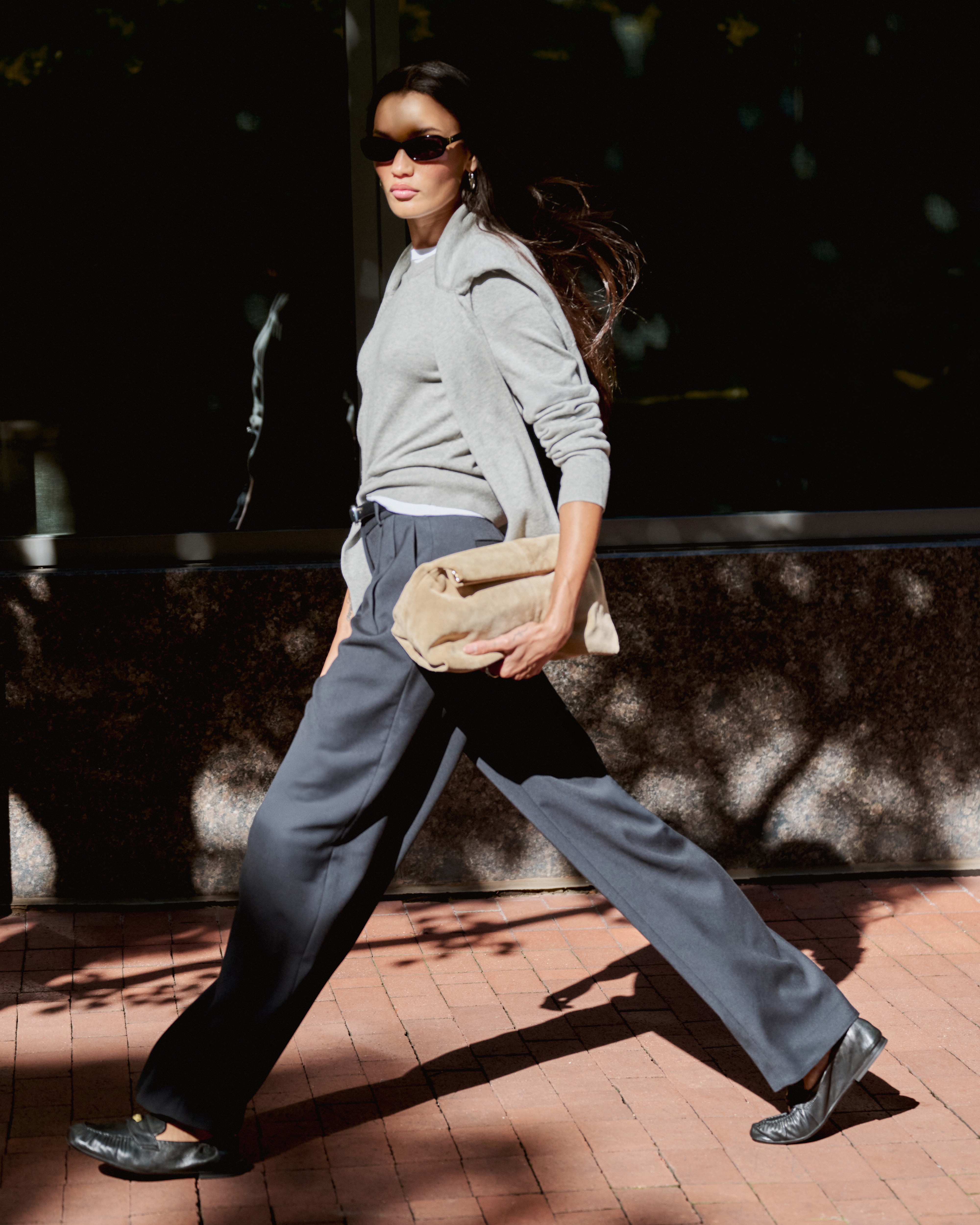 Женские брюки Abercrombie & Fitch A&F Timeless Adjustable-Waist Wide Leg Trouser, цвет: Чёрный — фото 4
