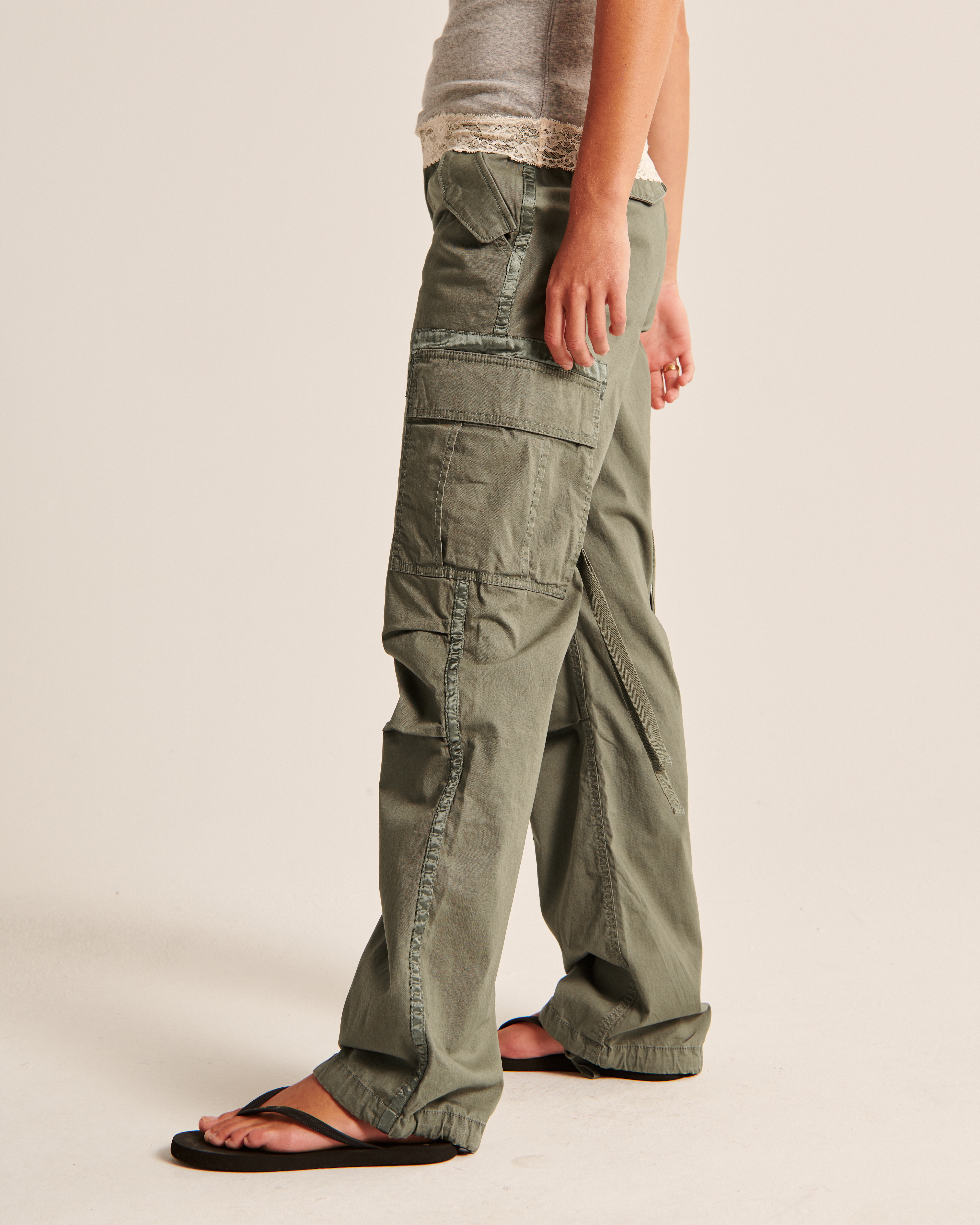 Pantalón utilitario con estilo de los 2000