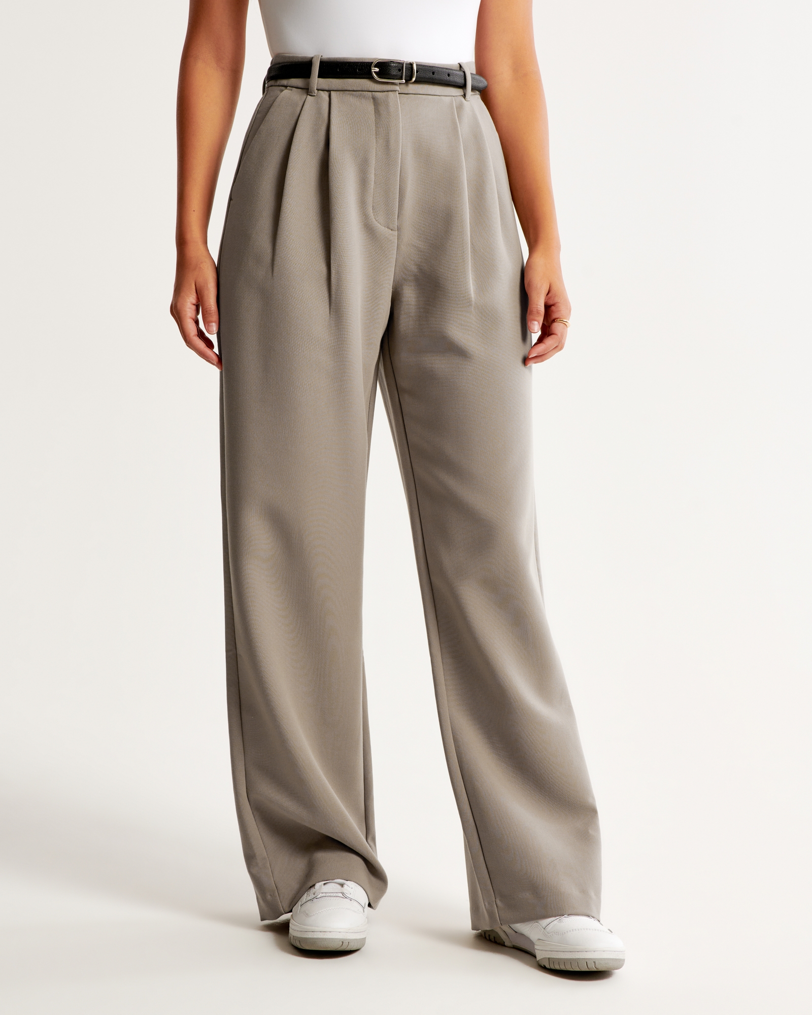 Abercrombie curve love Sloan tailored pants. That's it. : r