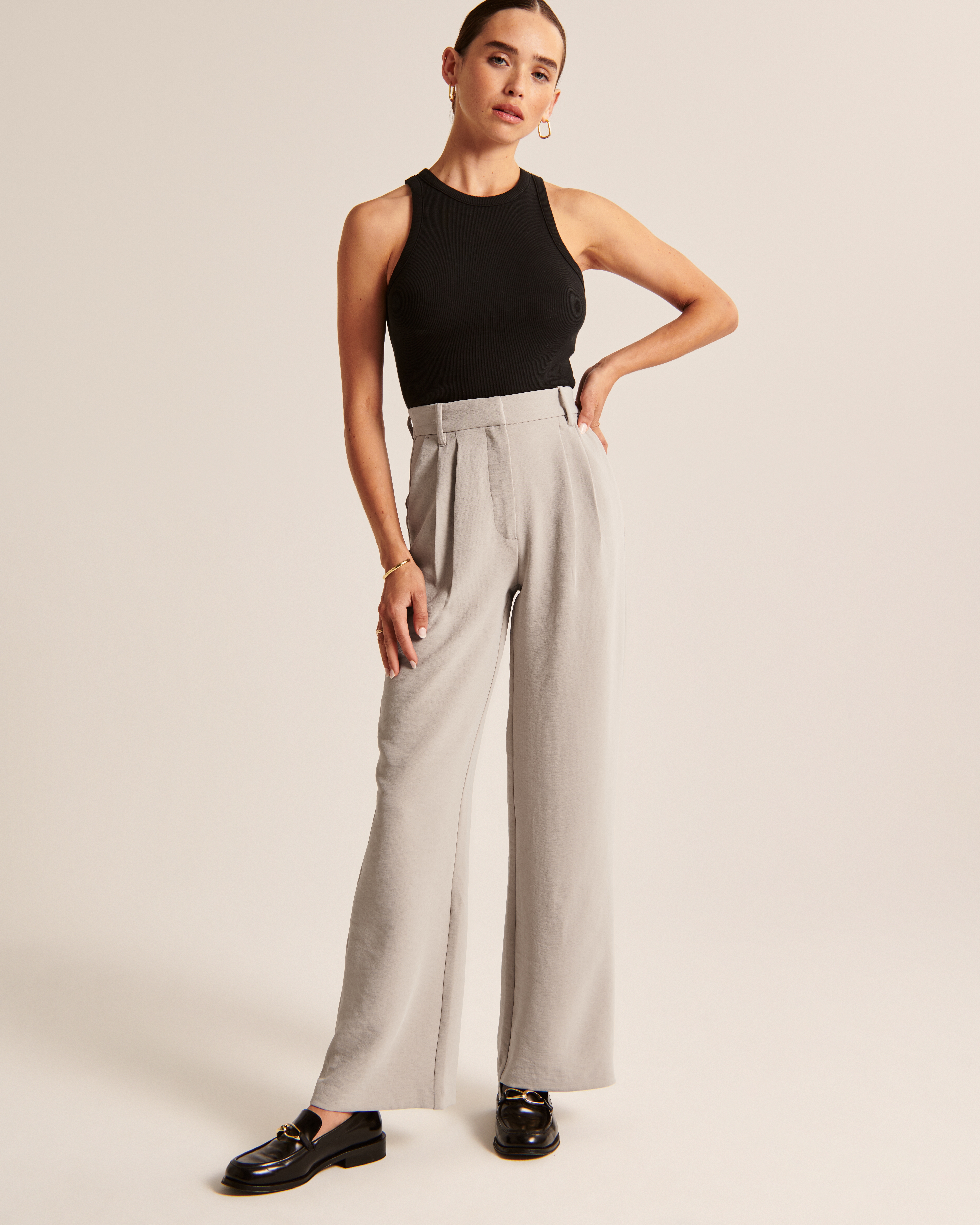 Женские брюки Abercrombie & Fitch A&F Sloane Tailored Premium Crepe Pant, цвет: Светлый серый — фото 2