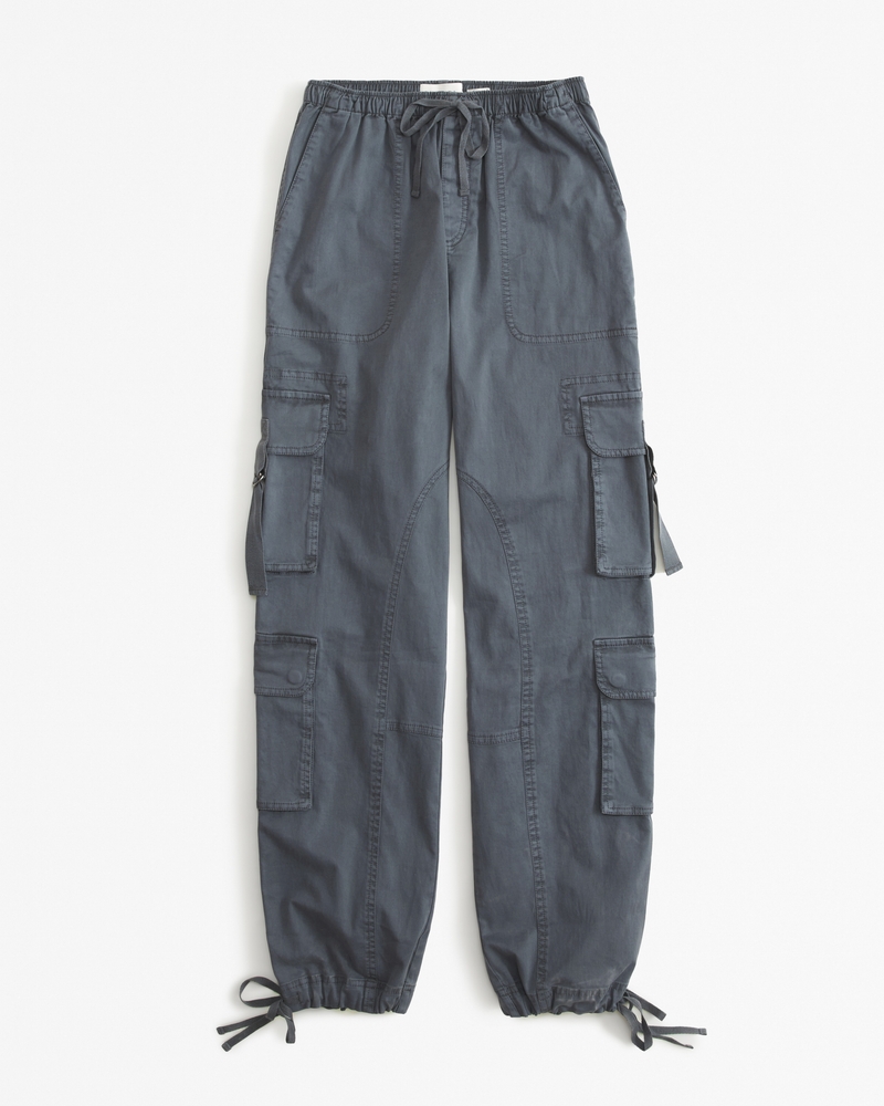 H&M - 90s baggy cargo jeans is back, and this look is