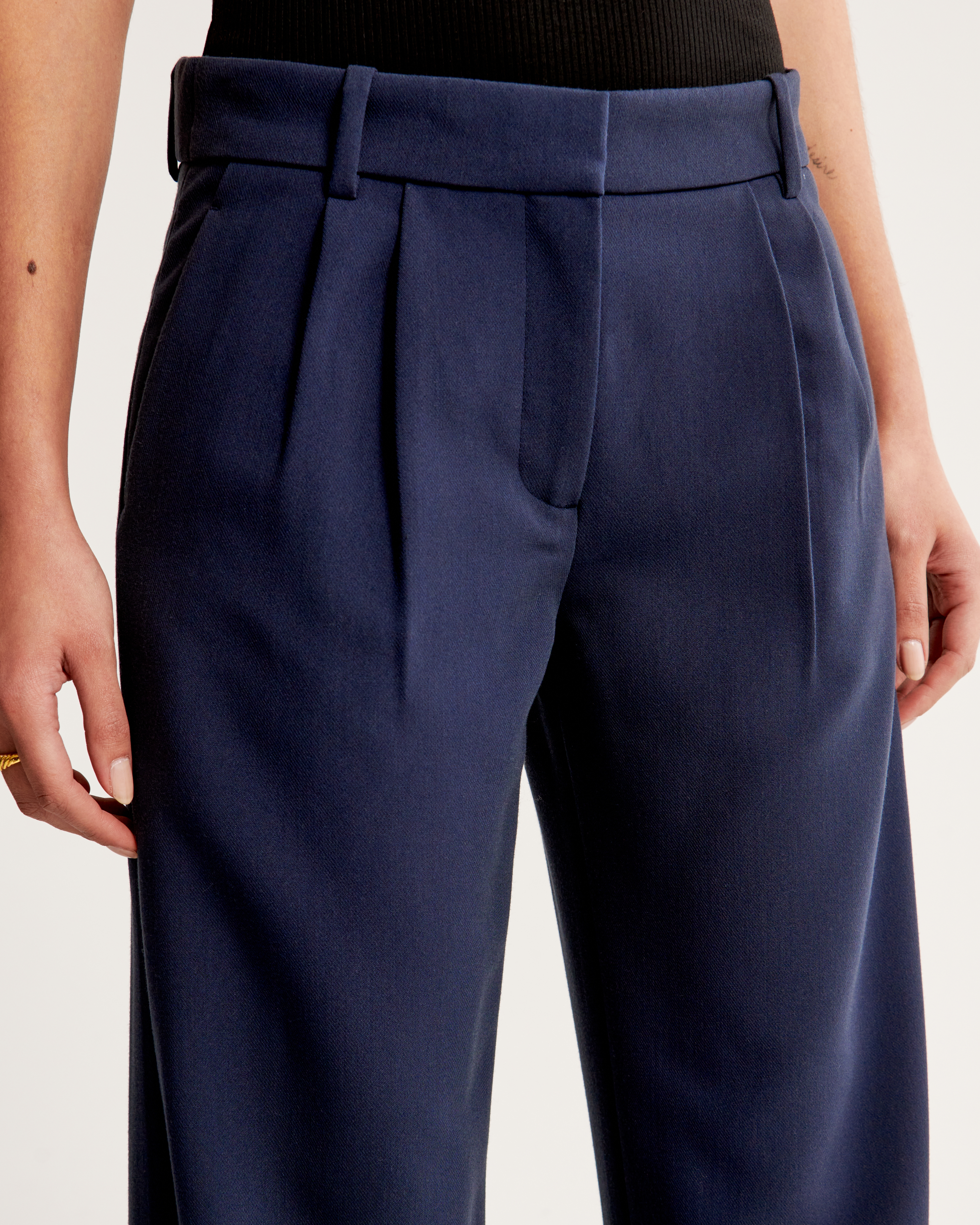 Abercrombie & Fitch A&f Sloane Low Rise Tailored Wide Leg Pant In Blue