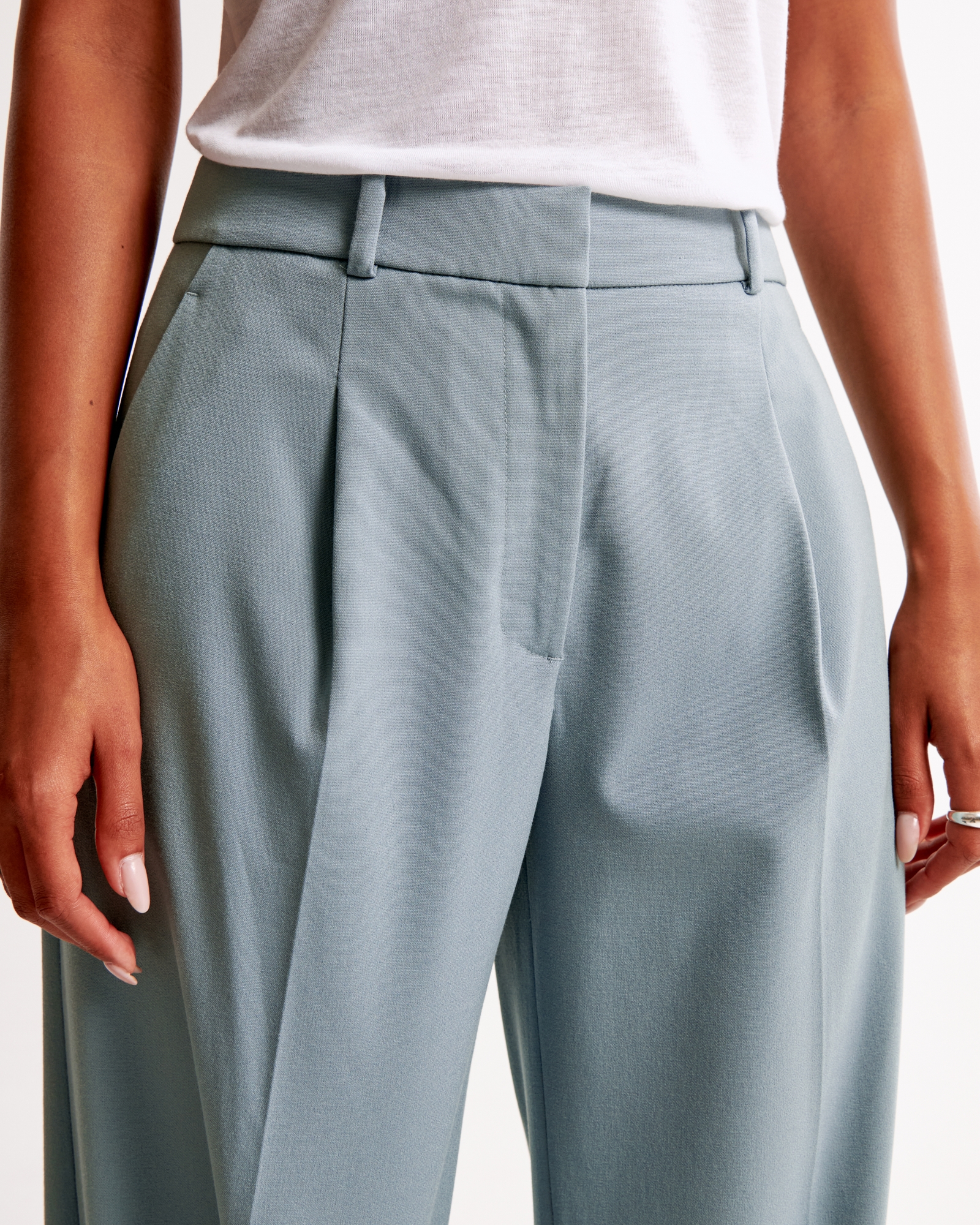 Mid Rise Tailored Wide Leg Pant