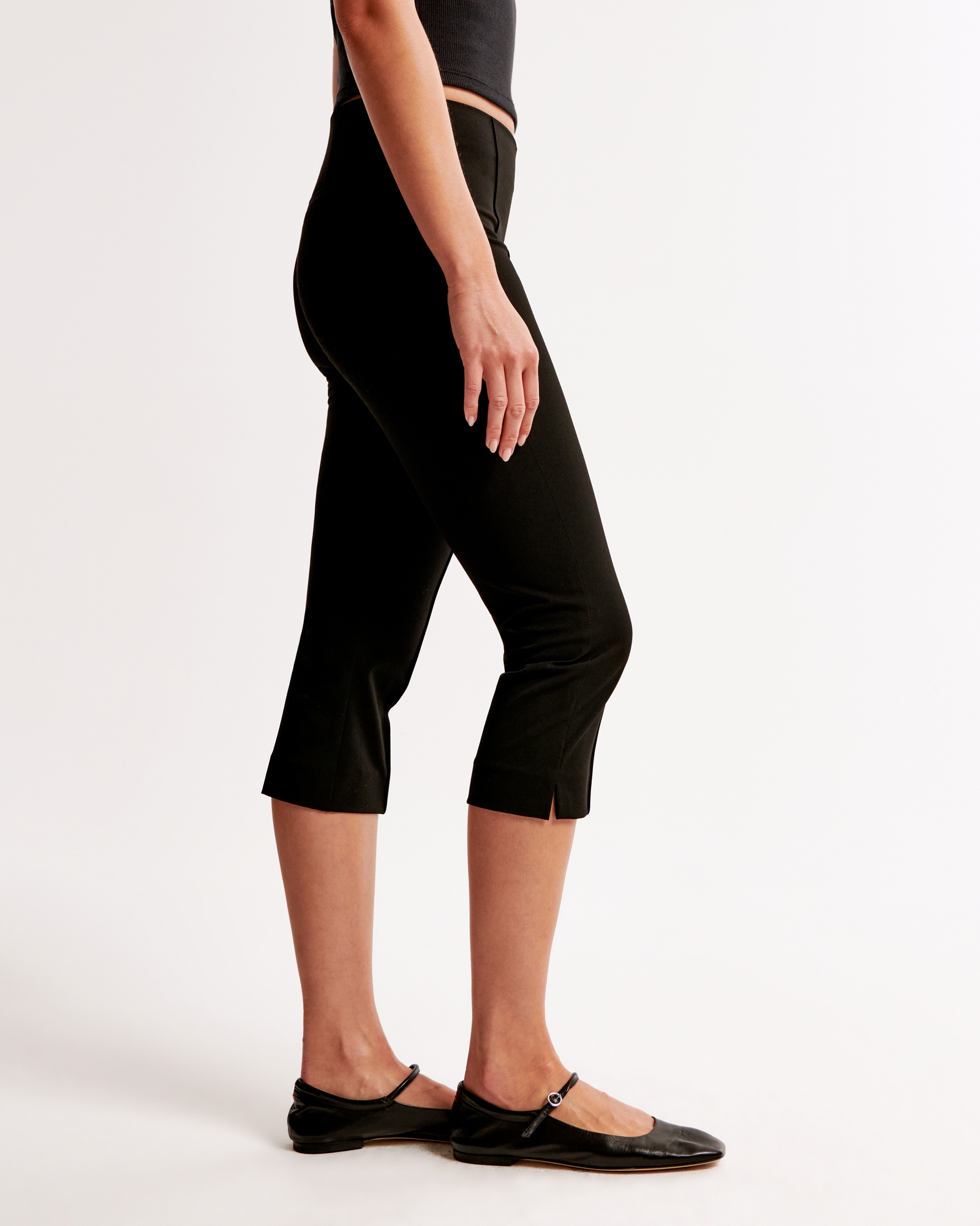 Low Rise Pintuck Capri Pant